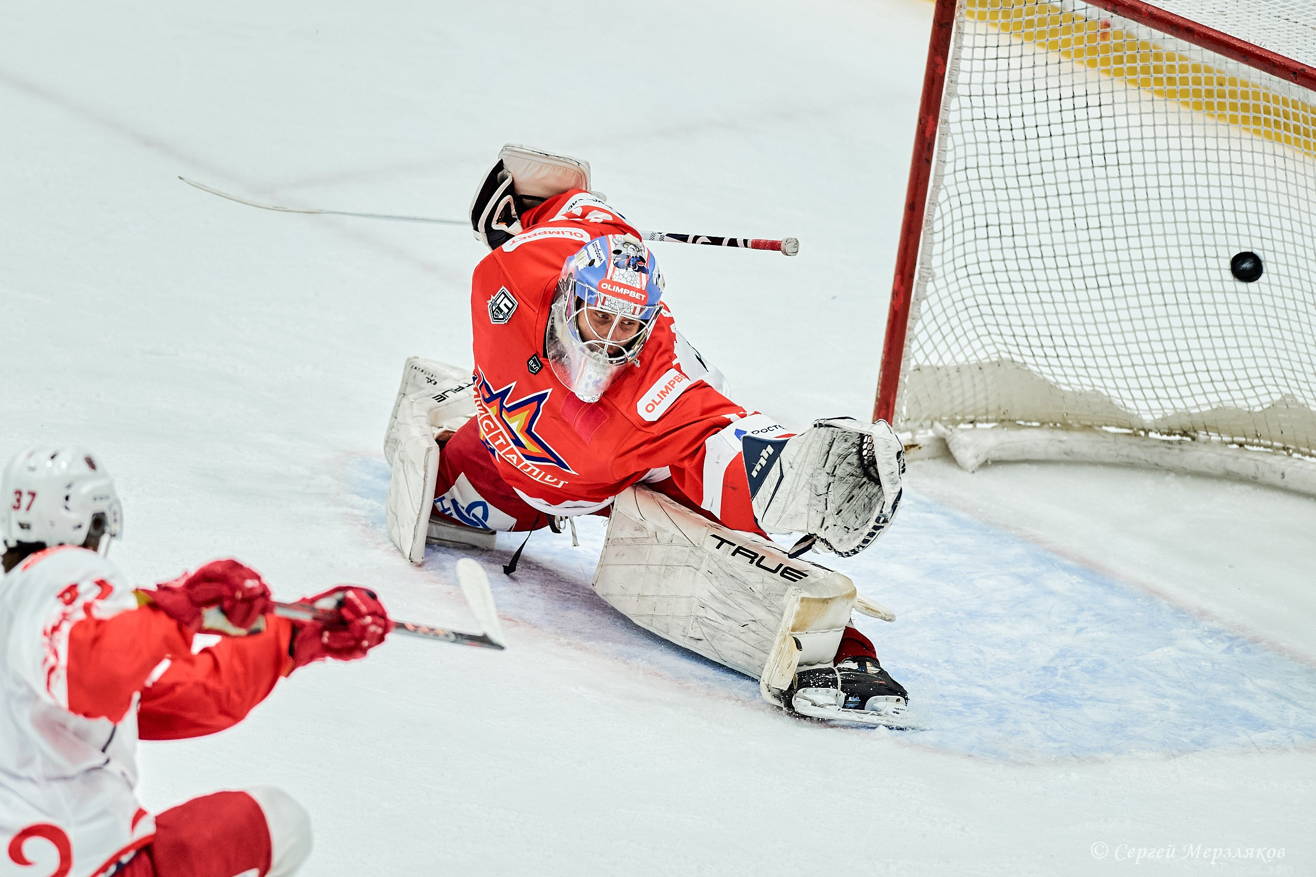 Хоккей. OLIMPBET Чемпионат России — ВХЛ Ижсталь — Ростов. 28.09.2024 Ижевск. Спортивный репортажный фотограф в Ижевске Сергей Мерзляков