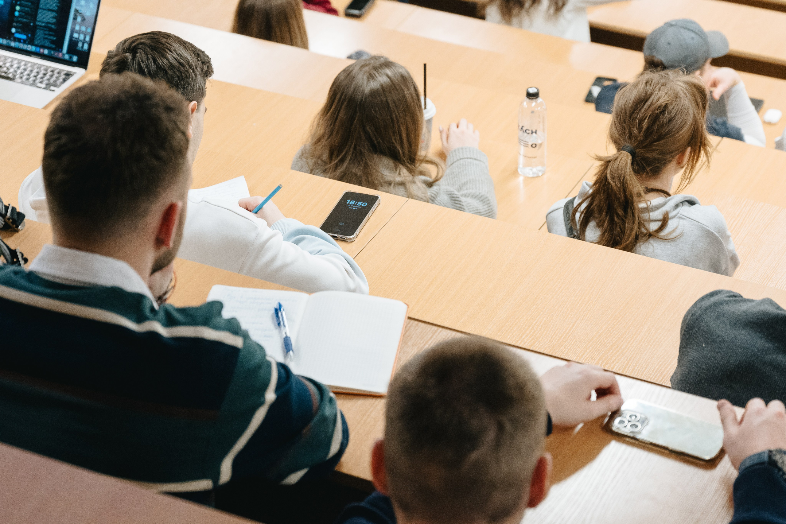 Встреча с Олегом Титовым, креативным продюсером Medium Quality. Даниил Сергеев: репортажный фотограф