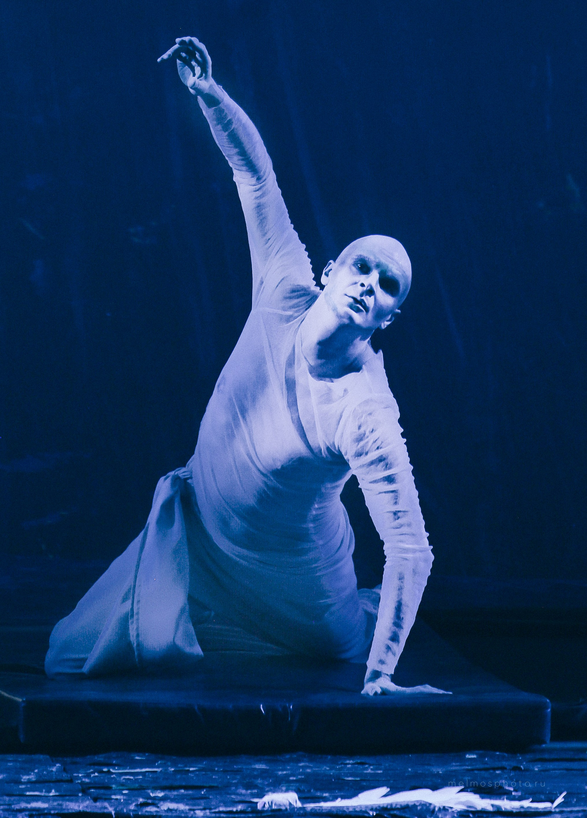 АНТИГРАВИТАЦИЯ. Репортажный, архитектурный, театральный и файн-арт фотограф Лена Мельникова в Москве