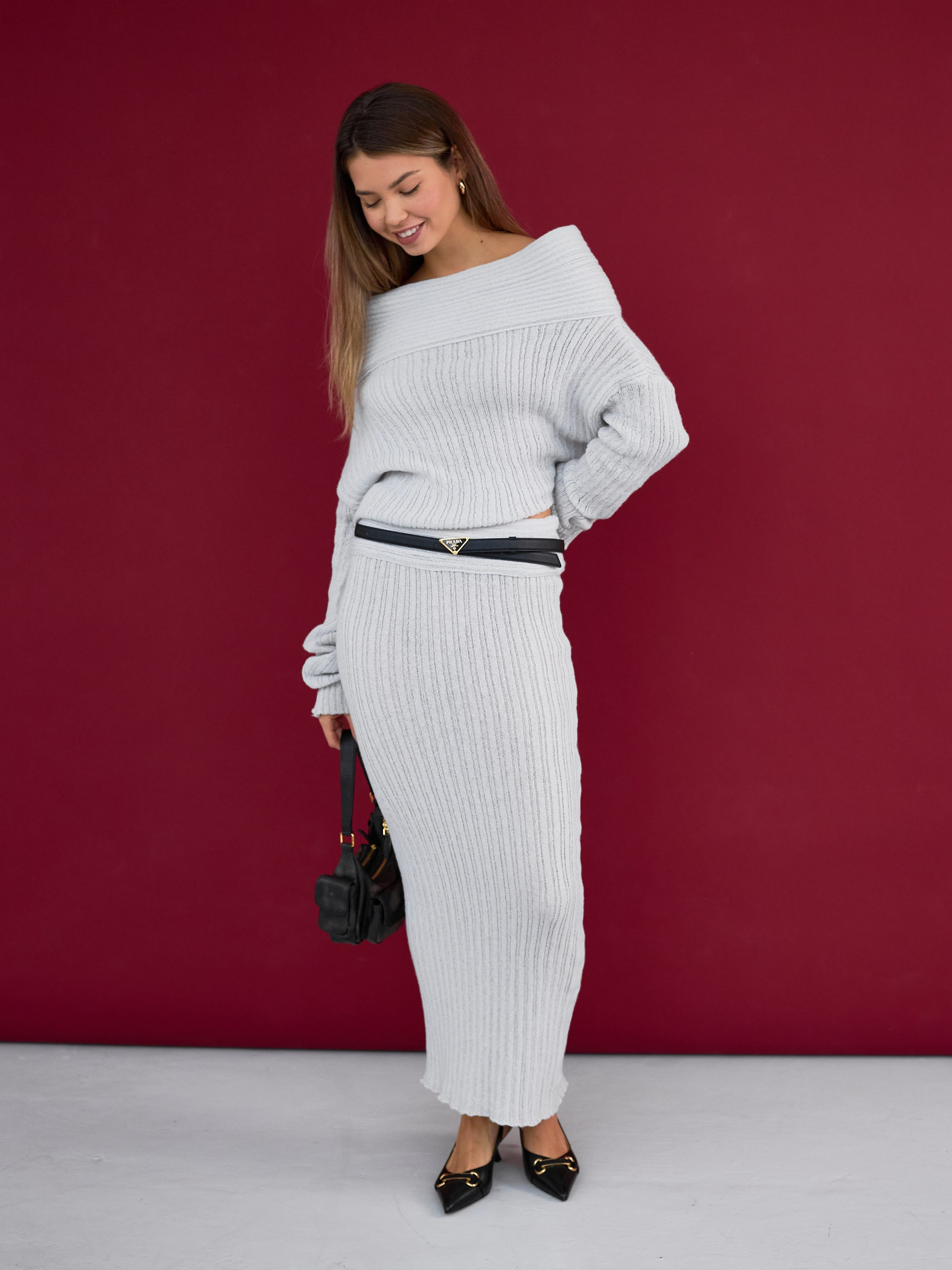 Фотосъемка теплых платьев Екатеринбург Wildberries ВБ Ozon Озон фотосессия одежды Екб заказать цена фотосъемка товара WB трикотаж карточки. Фотограф Екатеринбург Анастасия Жерновская | Маркетплейсы и нейрофото