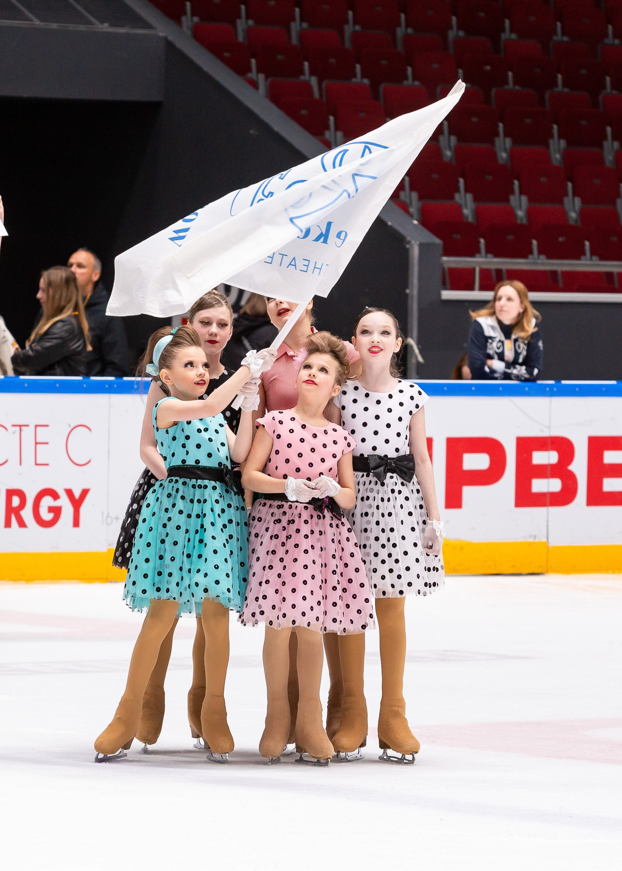 VII Ежегодный фестиваль массовых танцев на льду и фигурного катания «Петровский лёд» Санкт-Петербург 2024. Репортажный фотограф в Москве