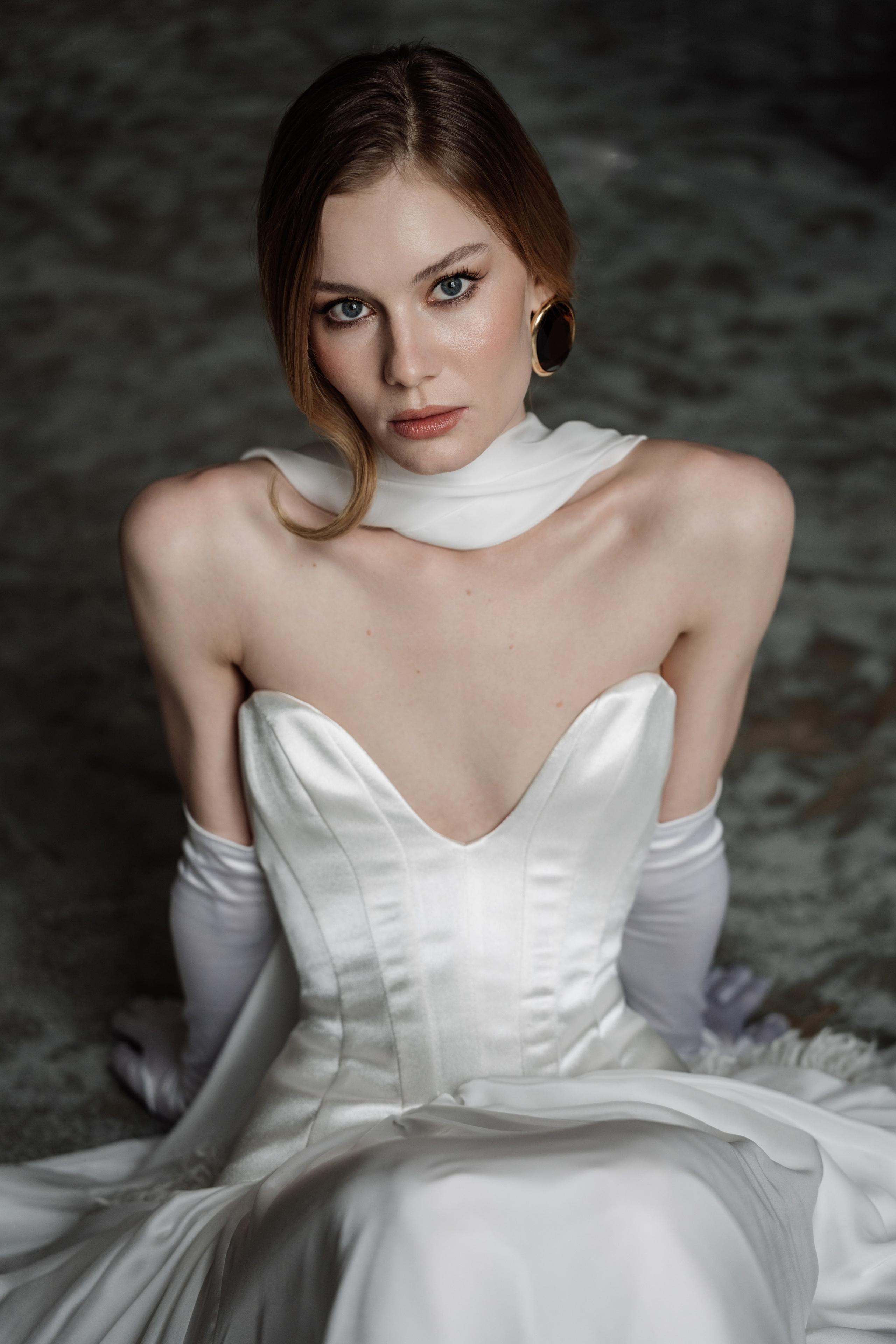 Свадебный фотограф Анапа — атмосферная съемка пары в фотостудии.