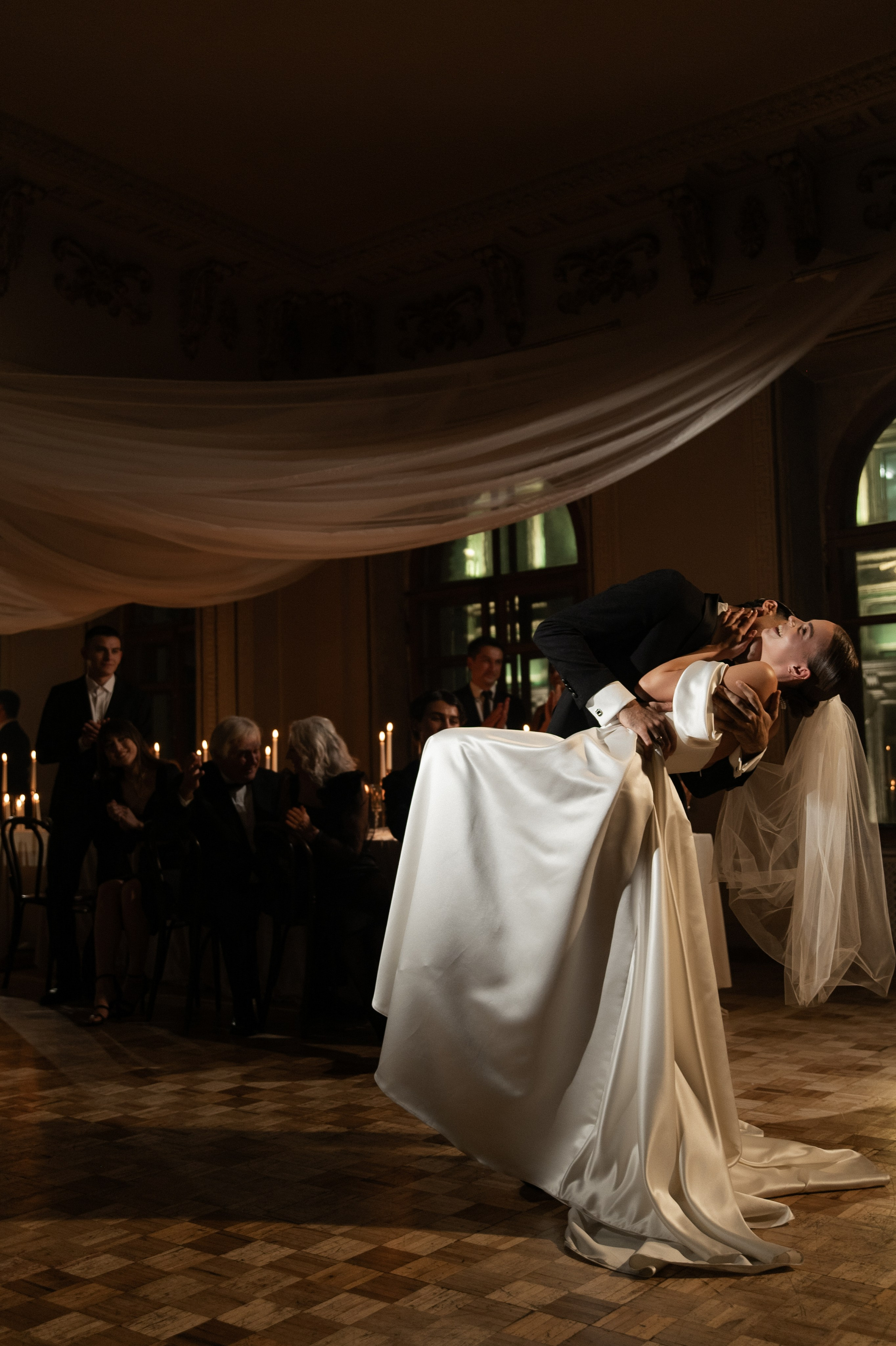 Камерный свадебный ужин при свечах в старинном особняке в фотостудии 21. Kult. Ярослава Ерина — свадебный фотограф в Москве