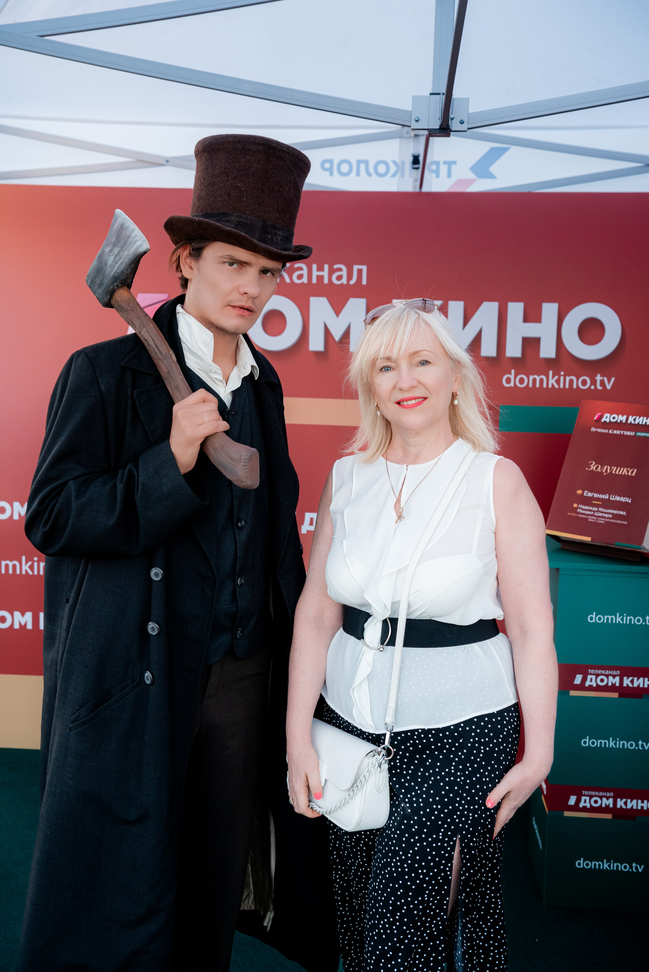 Портретные фото с артистами в палатке Триколор Дом Кинов на день города Волгоград. Фотограф в Волгограде и Волжском Александр Горбань