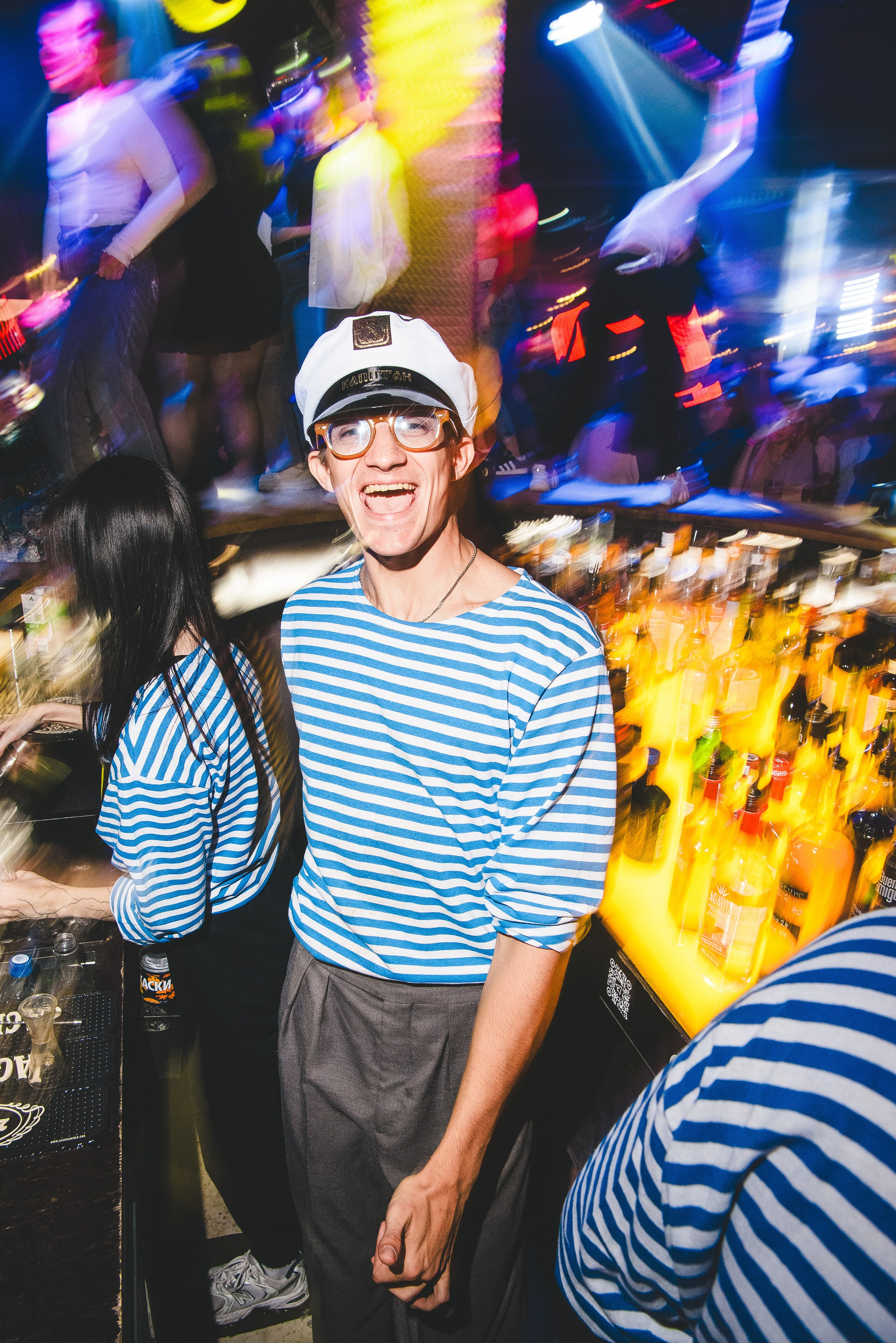 Фотоотчёты о вечеринках для НеБар Волгоград. Или стиль «пьяный фотограф». Фотограф в Волгограде и Волжском Александр Горбань