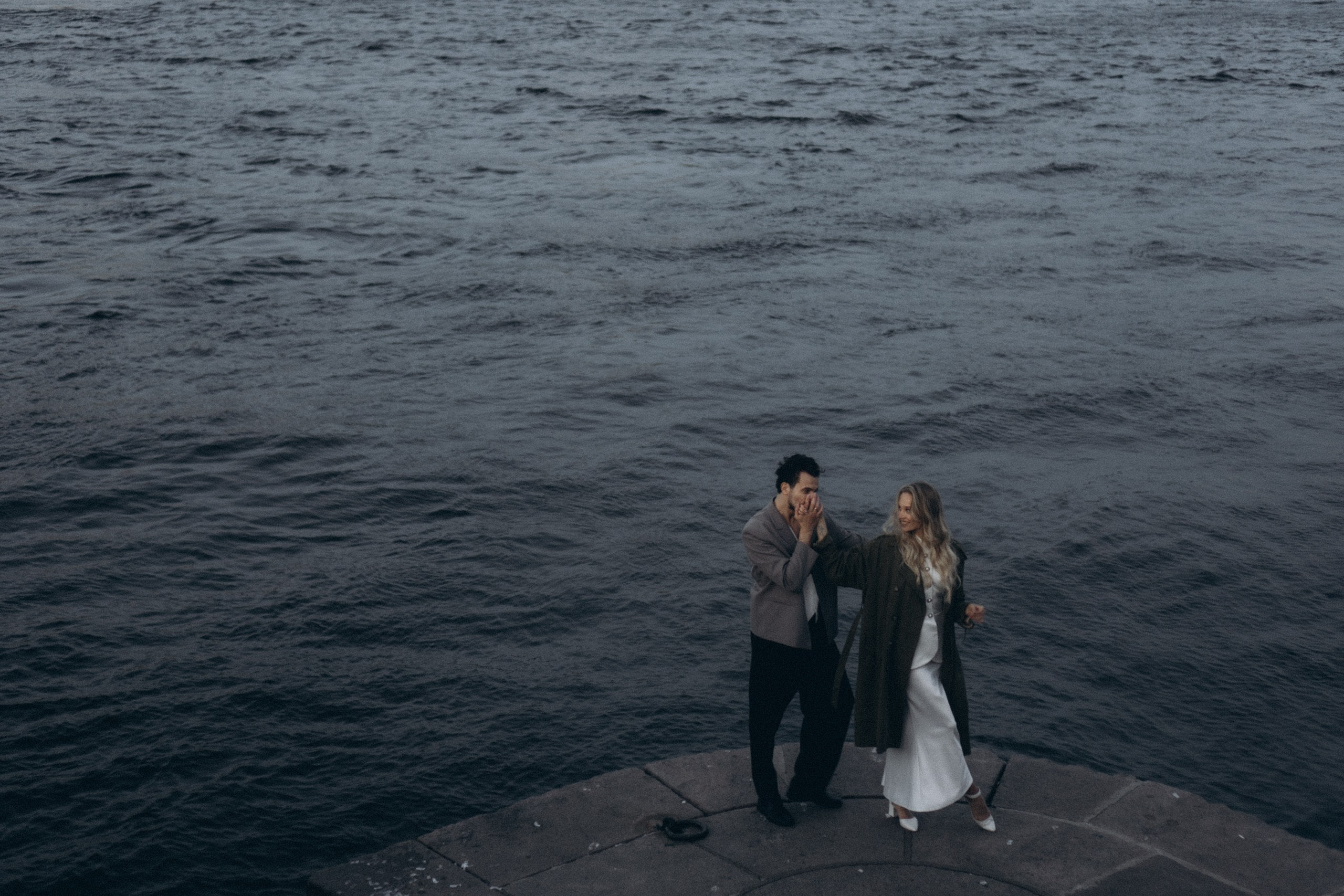 СВАДЕБНАЯ СЬЕМКА ПАРЫ НА РАССВЕТЕ В БЕЛЫЕ НОЧИ И ПРОГУЛКА С РАЗВОДНЫМИ МОСТАМИ И ПИКНИК ВОЗЛЕ ИСАКИЕВСКОГО СОБОРА. Профессиональный фотограф, Санкт-Петербург — Виктория Богомолова