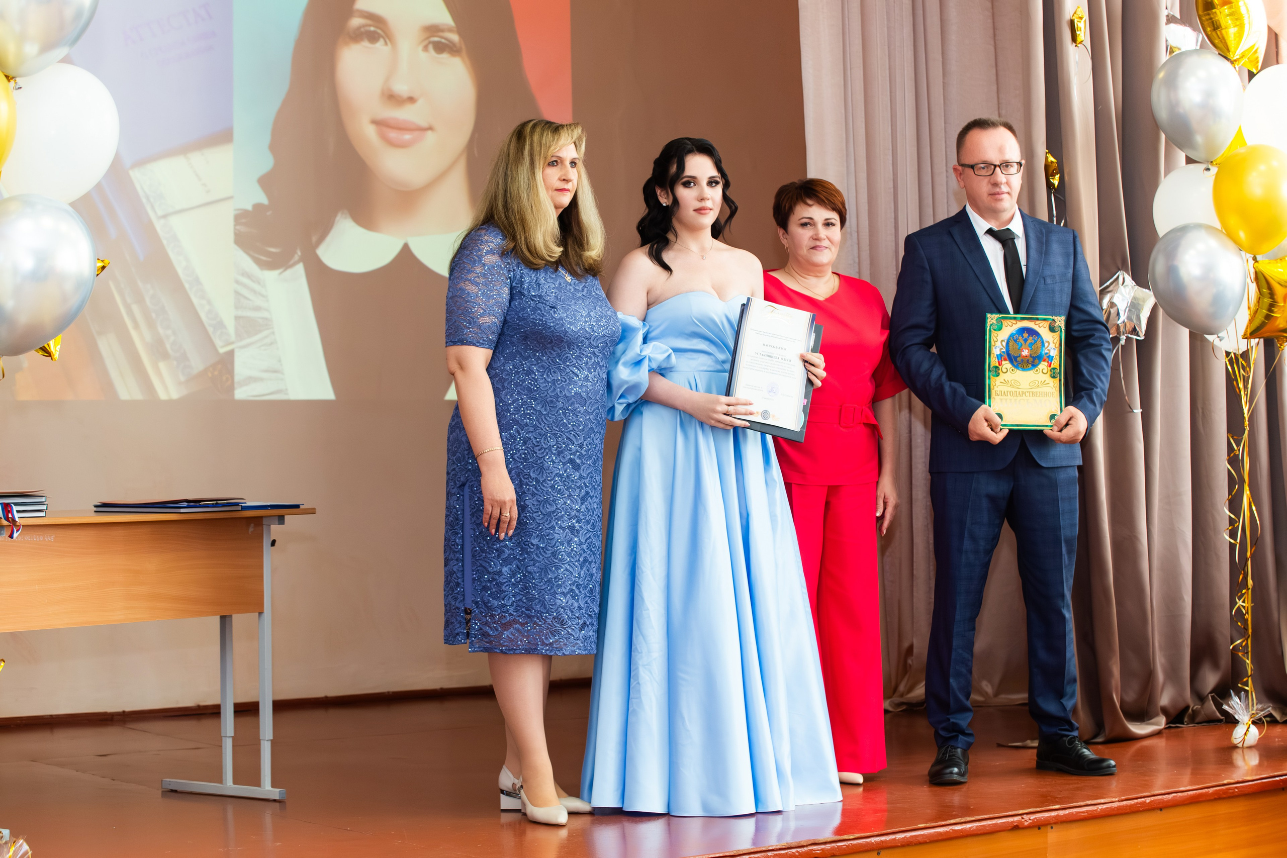 ВРУЧЕНИЕ ДИПЛОМОВ 2025 4 ШКОЛА Г.МЦЕНСК. Профессиональный фотограф в Мценске и Орловской области