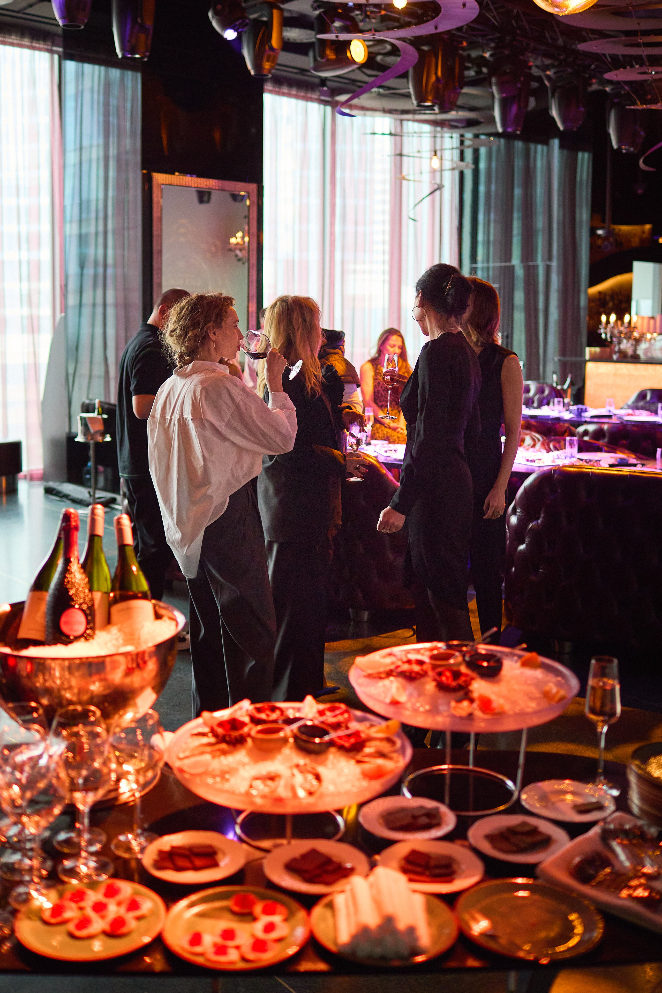 Юбилей в City Voice & Six Floor. Александр Осин — корпоративный и семейный фотограф в Москве