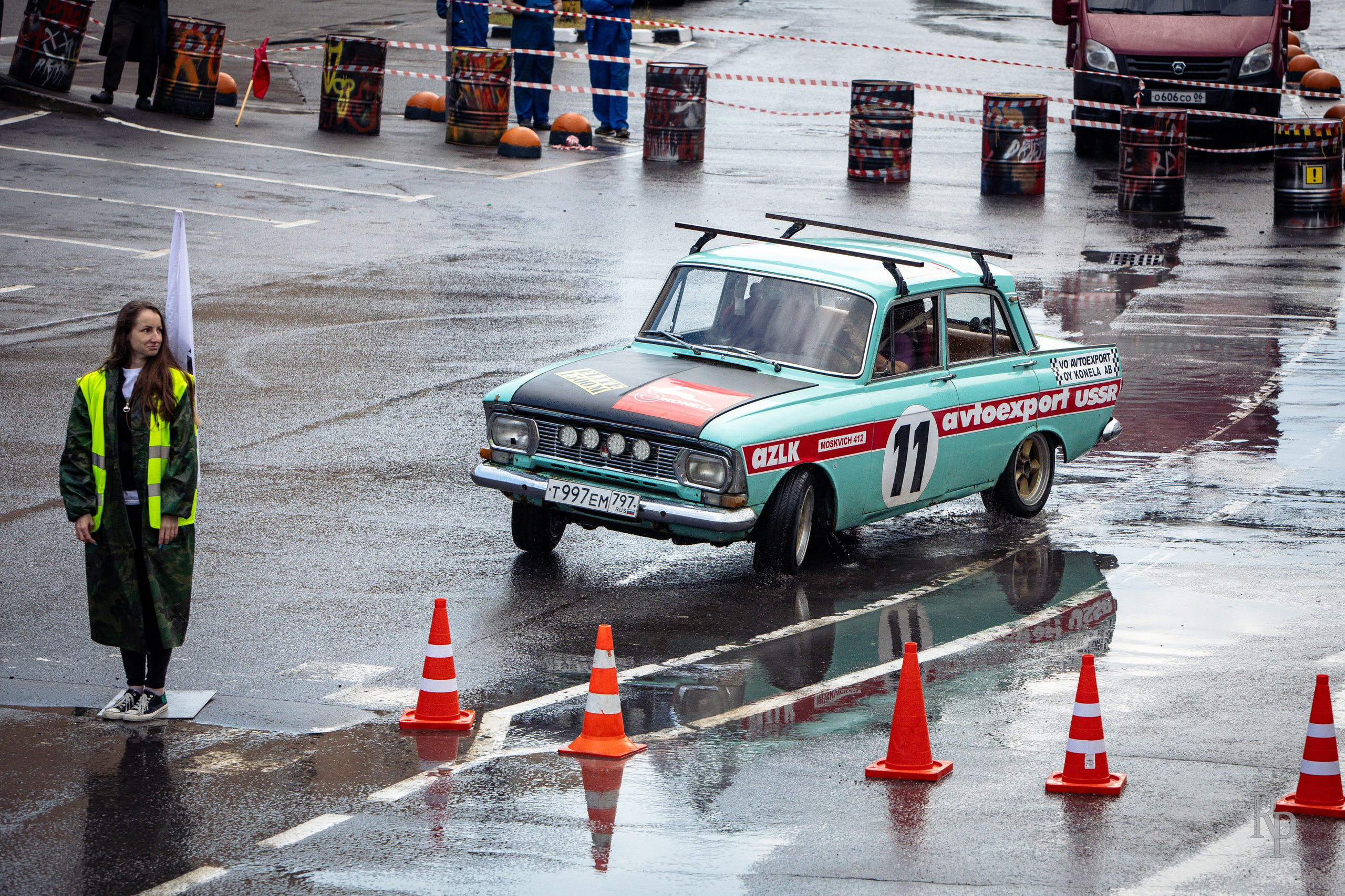 SHOWDOWN. Rusty Photographer