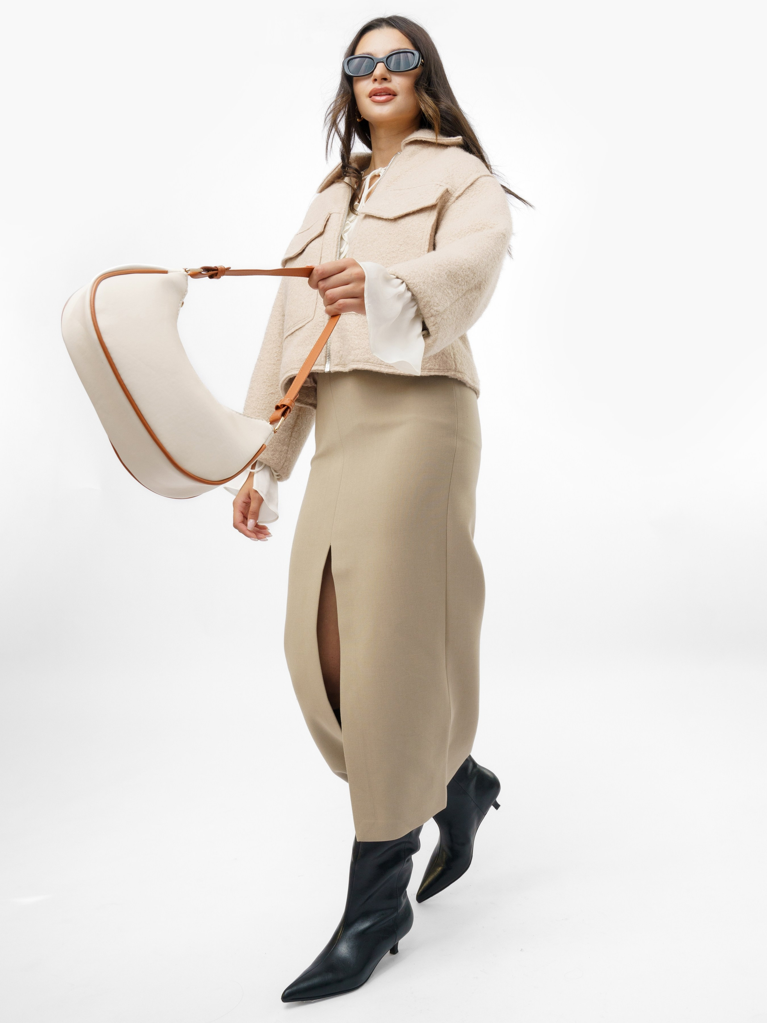 Съемка сумок со стилистом. KED Production — продакшн из СПб. Создаём фото, видео и контент, который помогает брендам и селлерам продавать больше