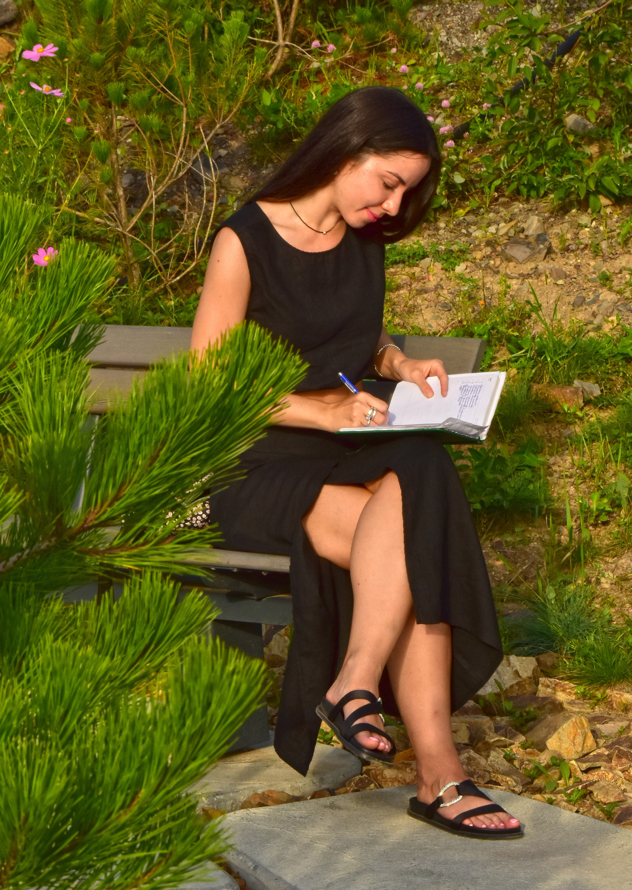 Фото красивой девушки в сквере. Фотограф Владивосток (художественный портрет, празднование, торжество, мероприятие, фотопрогулка)