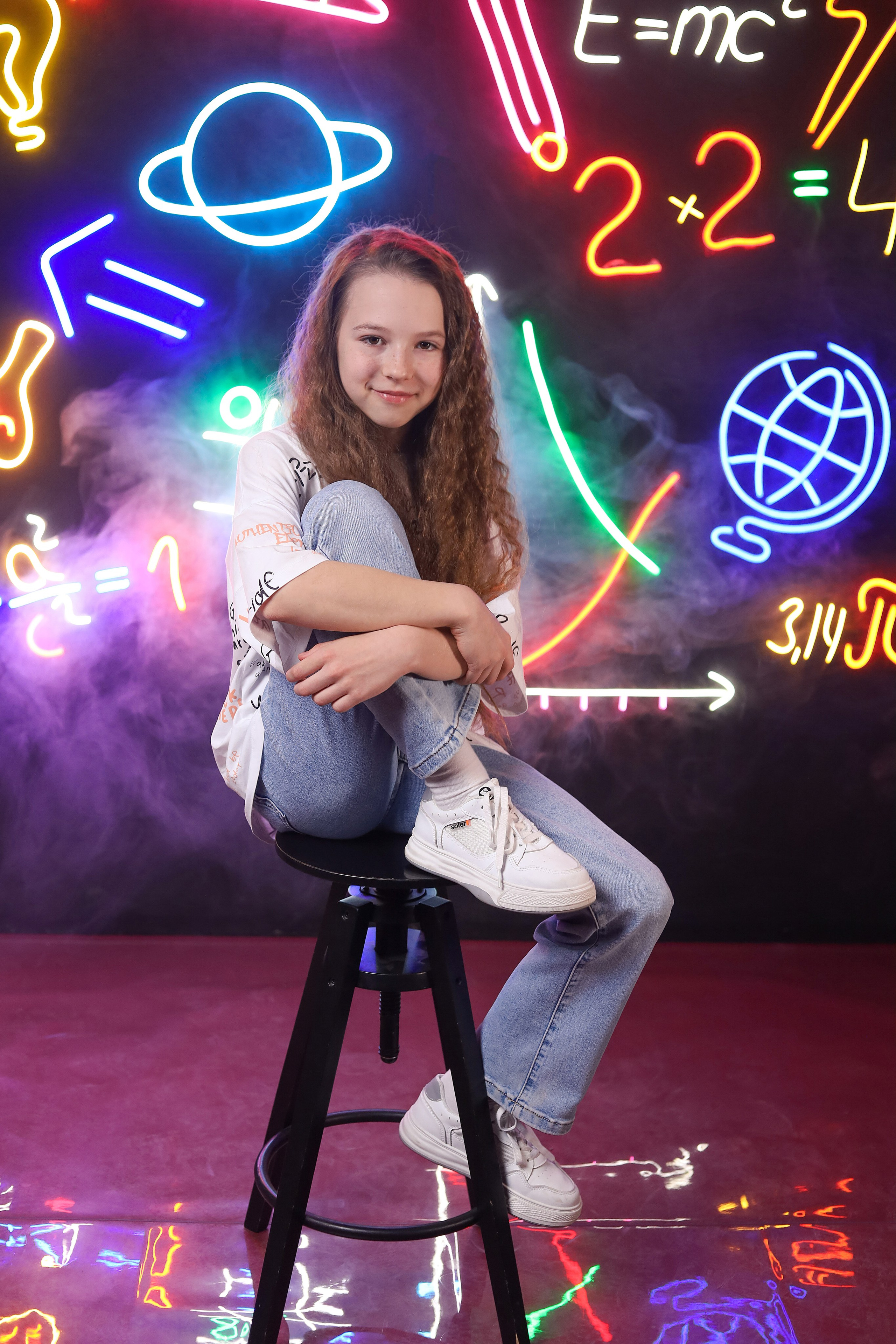 Выпускной альбом "Неон". Выпускные альбомы в Тюмени для школ, садов, вузов спортивных секций