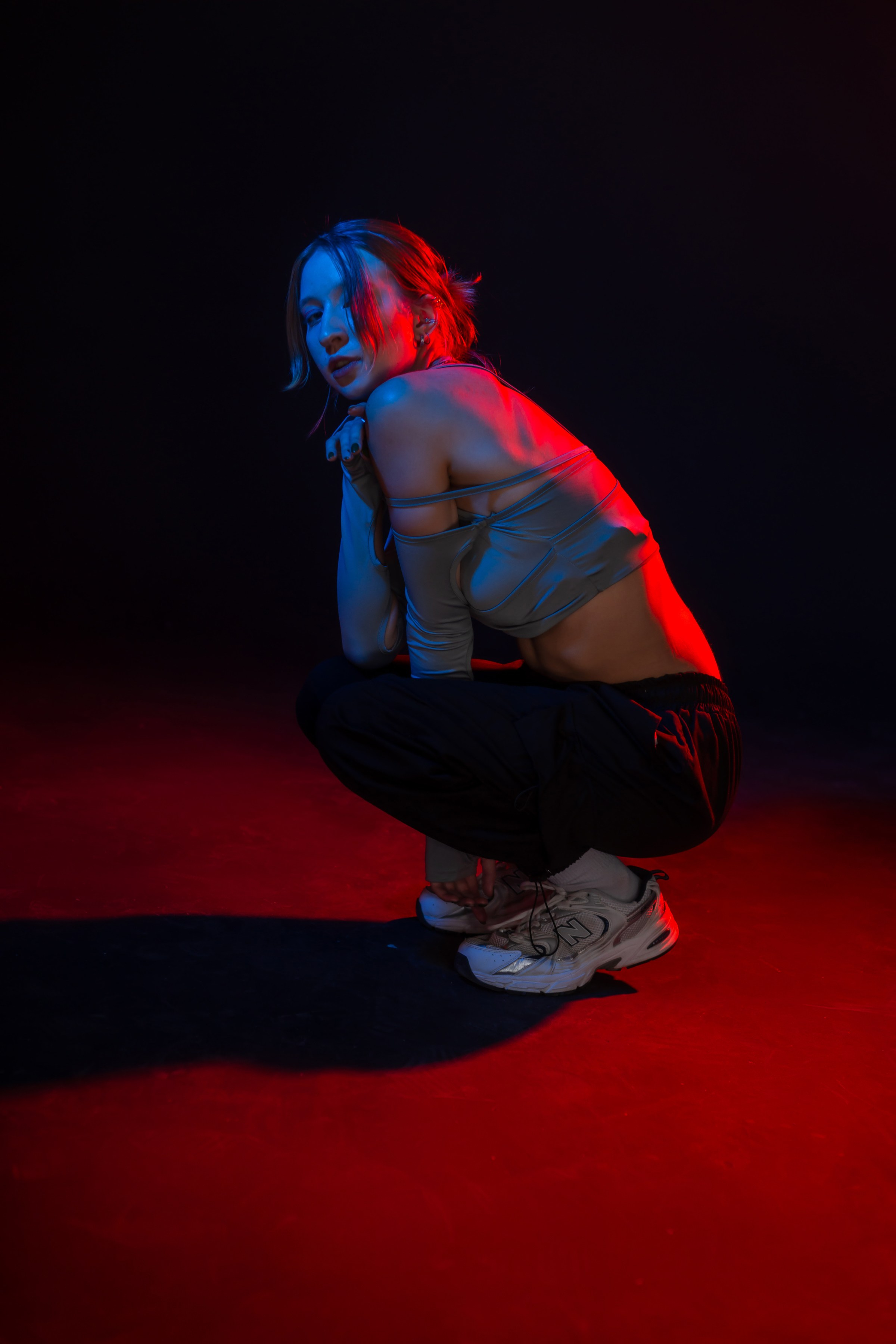 Студия. Черная циклорама с цветной подсветкой. Ольга Плаксина фотограф в Саратове