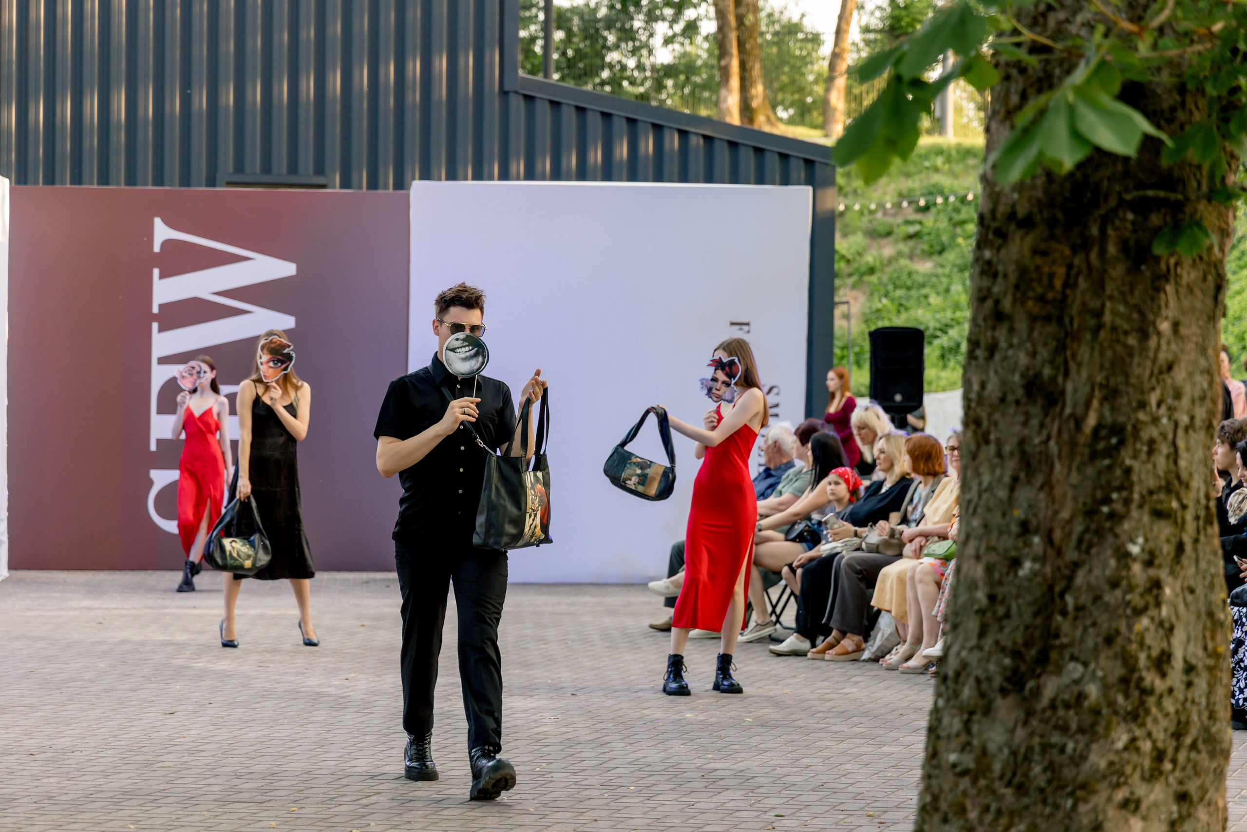 Smolensk Fashion Week 2025_показы_ДЕНЬ 1_ВЕЧЕРНИЙ ПОКАЗ_19:00. Главная