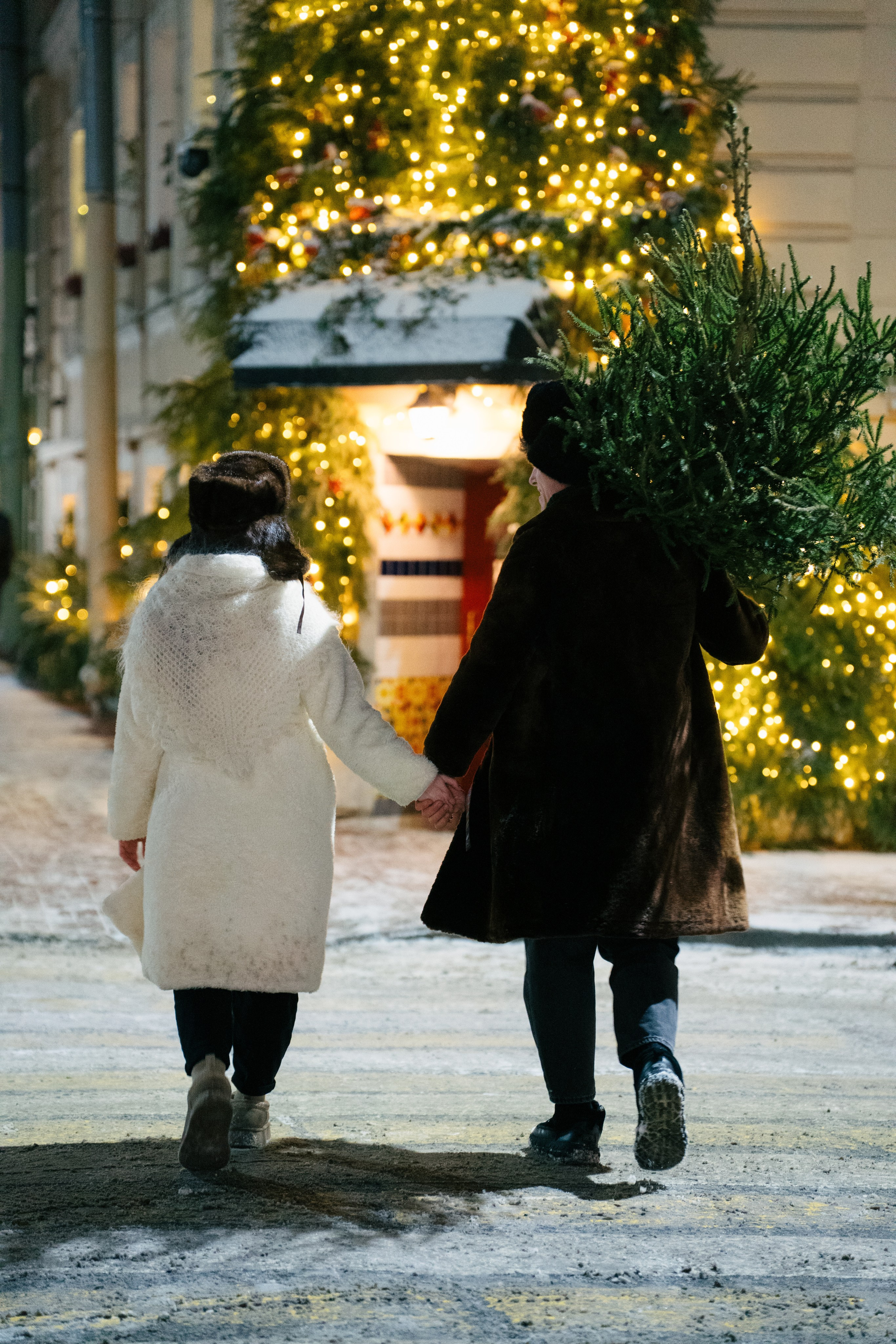 НОВОГОДНЯЯ ПРОГУЛКА ПАРЫ ПО ЧЕРНЫШЕВСКОЙ ПЕРЕД НОВЫМ ГОДОМ. Профессиональный фотограф, Санкт-Петербург — Виктория Богомолова