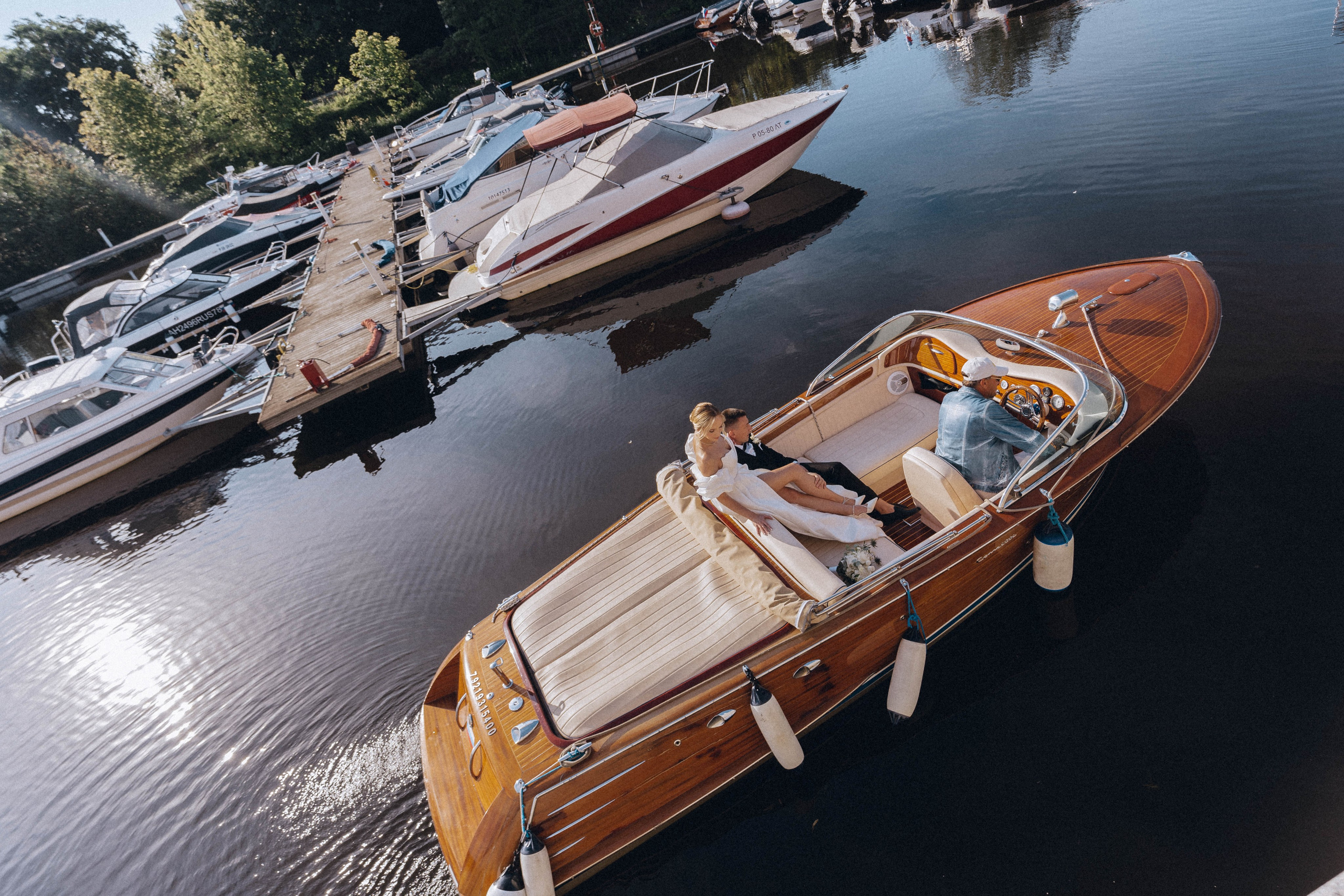 СВАДЕНБНАЯ СЬЕМКА НА КАТЕРЕ ПО КАНАЛАМ САНКТ-ПЕТЕРБУРГА И В АКВАТОРИИ НЕВЫ. Профессиональный фотограф, Санкт-Петербург — Виктория Богомолова