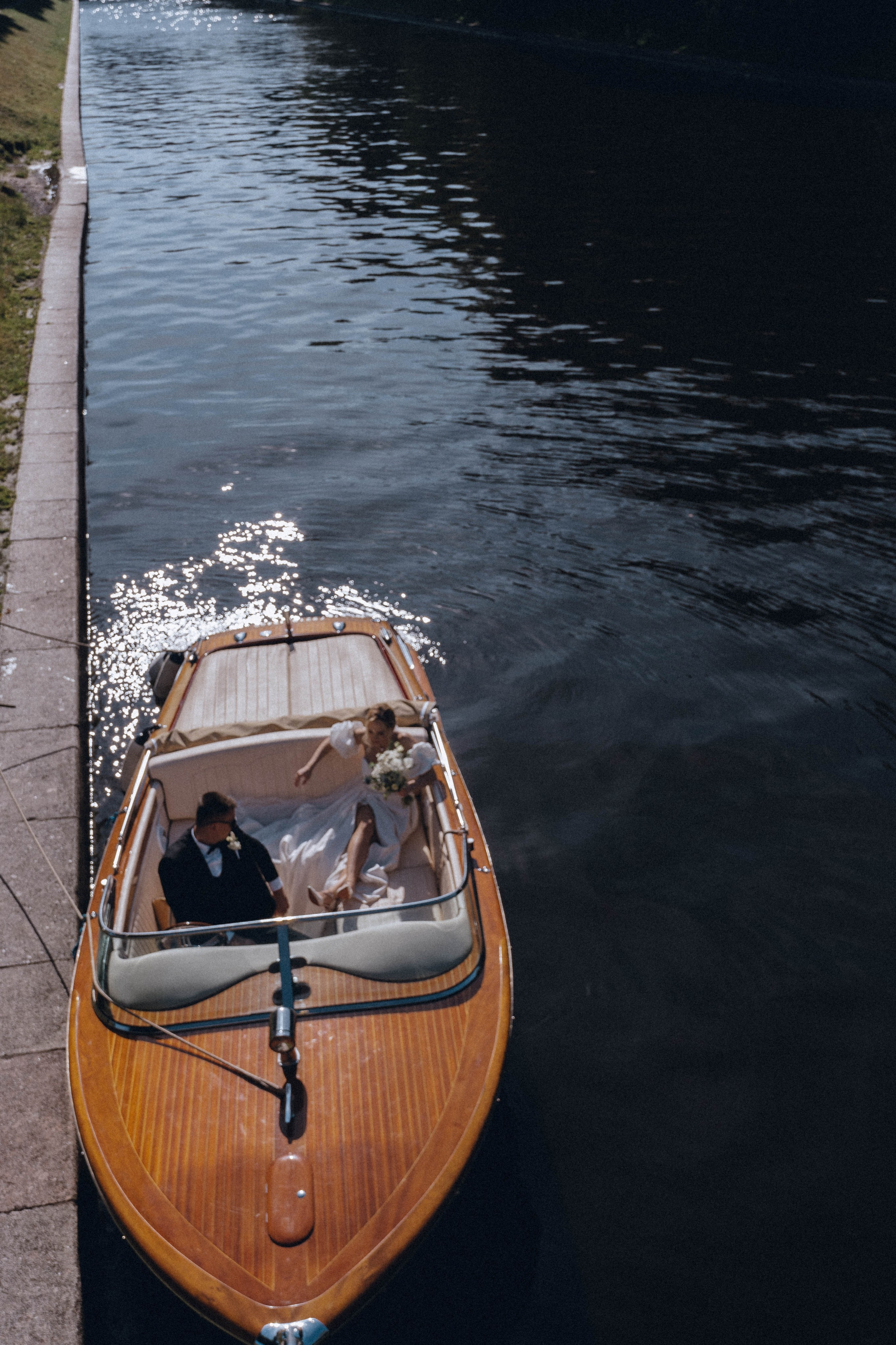 СВАДЕНБНАЯ СЬЕМКА НА КАТЕРЕ ПО КАНАЛАМ САНКТ-ПЕТЕРБУРГА И В АКВАТОРИИ НЕВЫ. Профессиональный фотограф, Санкт-Петербург — Виктория Богомолова