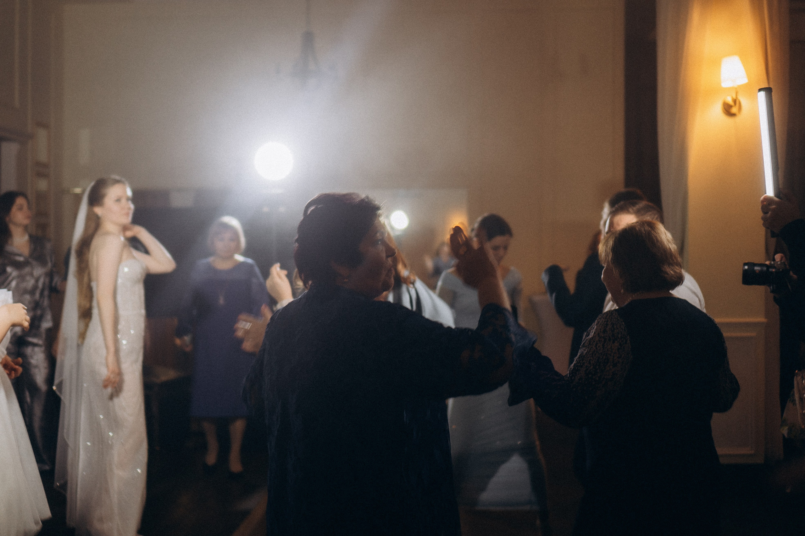 СВАДЕБНАЯ СЬЕМКА СБОРОВ В ОТЕЛЕ И ВЫЕЗД НА ЦЕРЕМОНИЮ (СНЯТО В СИБИРЕ В НИЖНЕВАРТОВСКЕ). Профессиональный фотограф, Санкт-Петербург — Виктория Богомолова