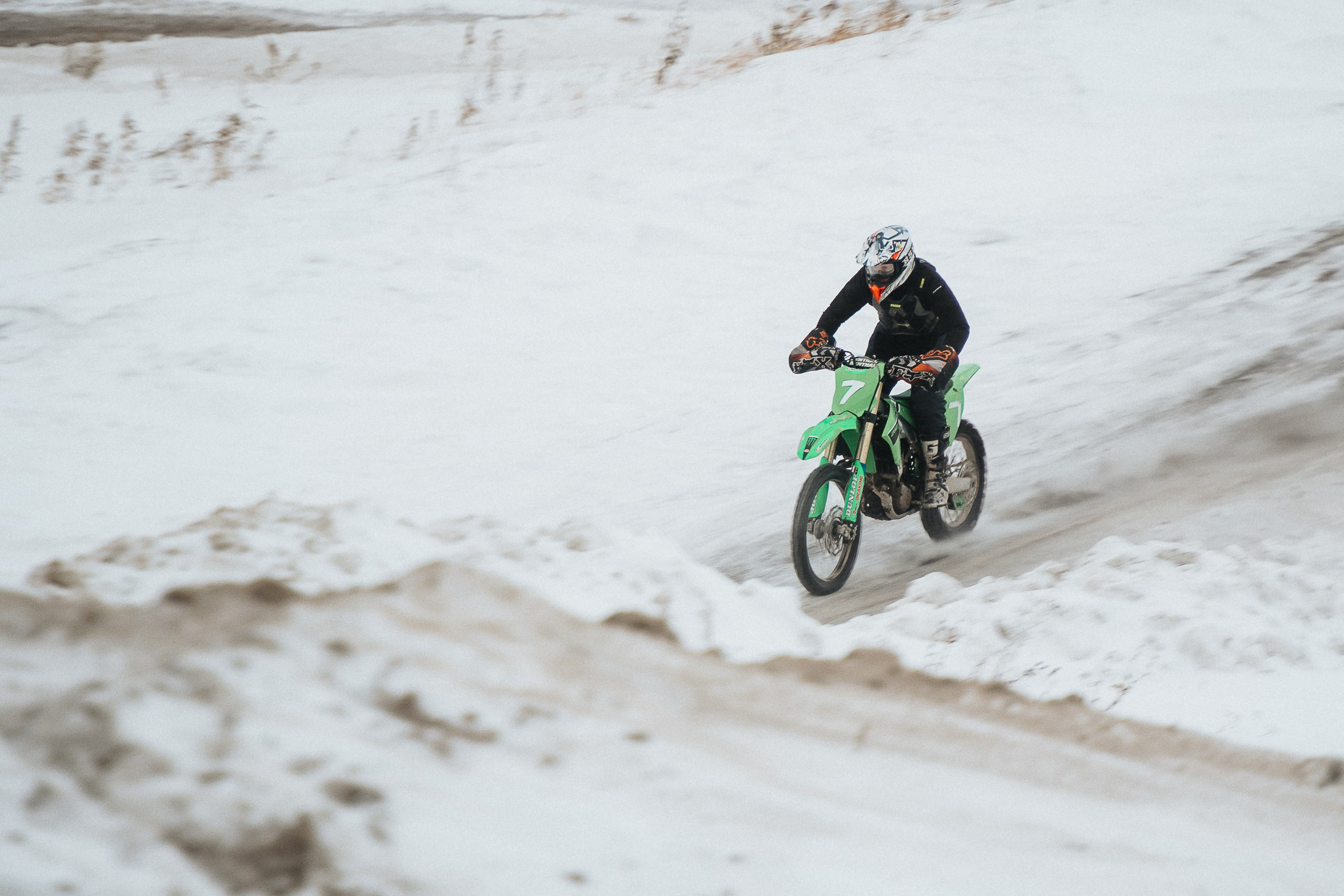 29.12.2024 — Праздничная тренировка на мотоциклетной трассе Люскус. Репортажный фотограф в Кемерово