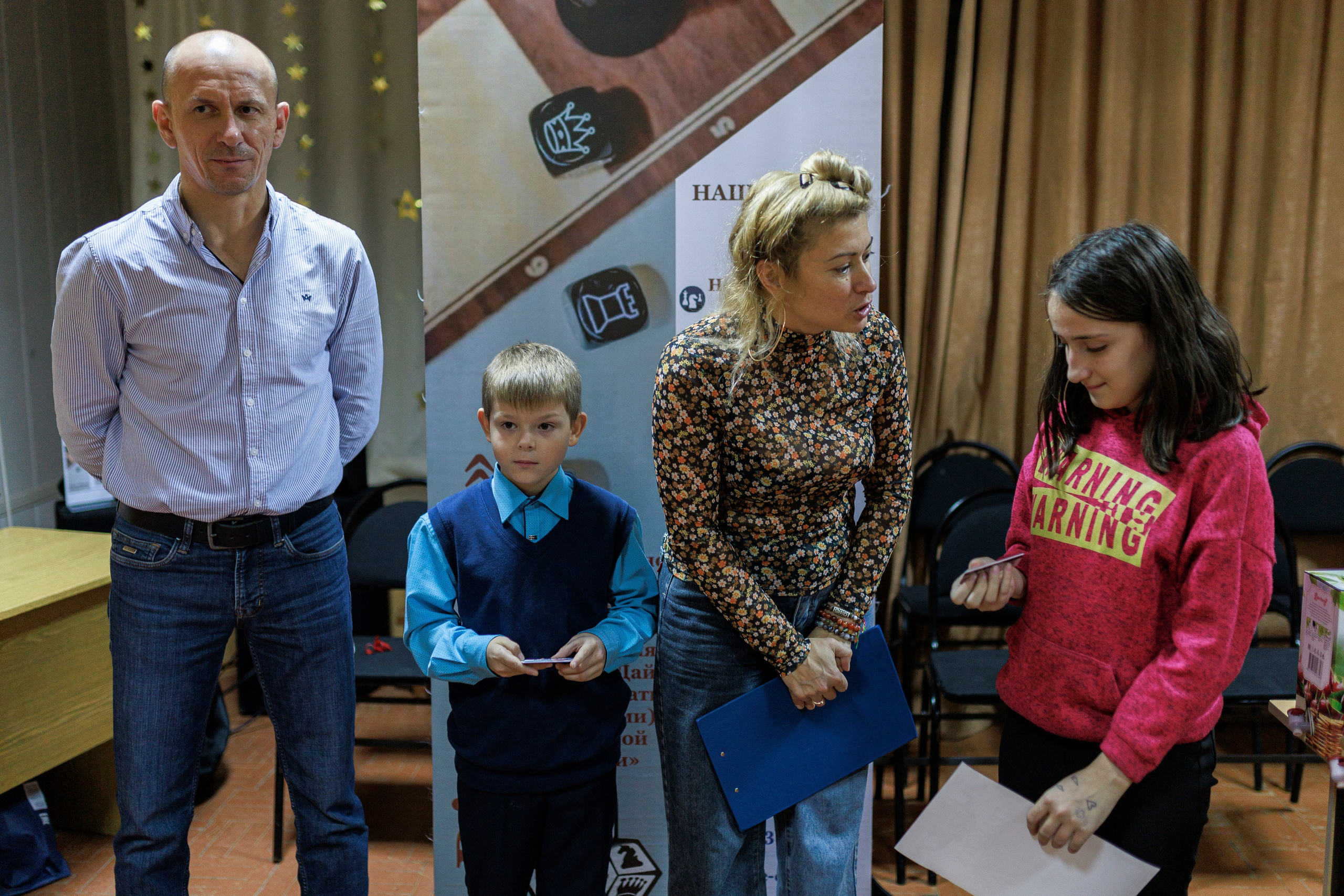 Репортажная сьёмка игры в шахматы в детском доме. Семейный и детский фотограф в Рязани Васюгова Мария