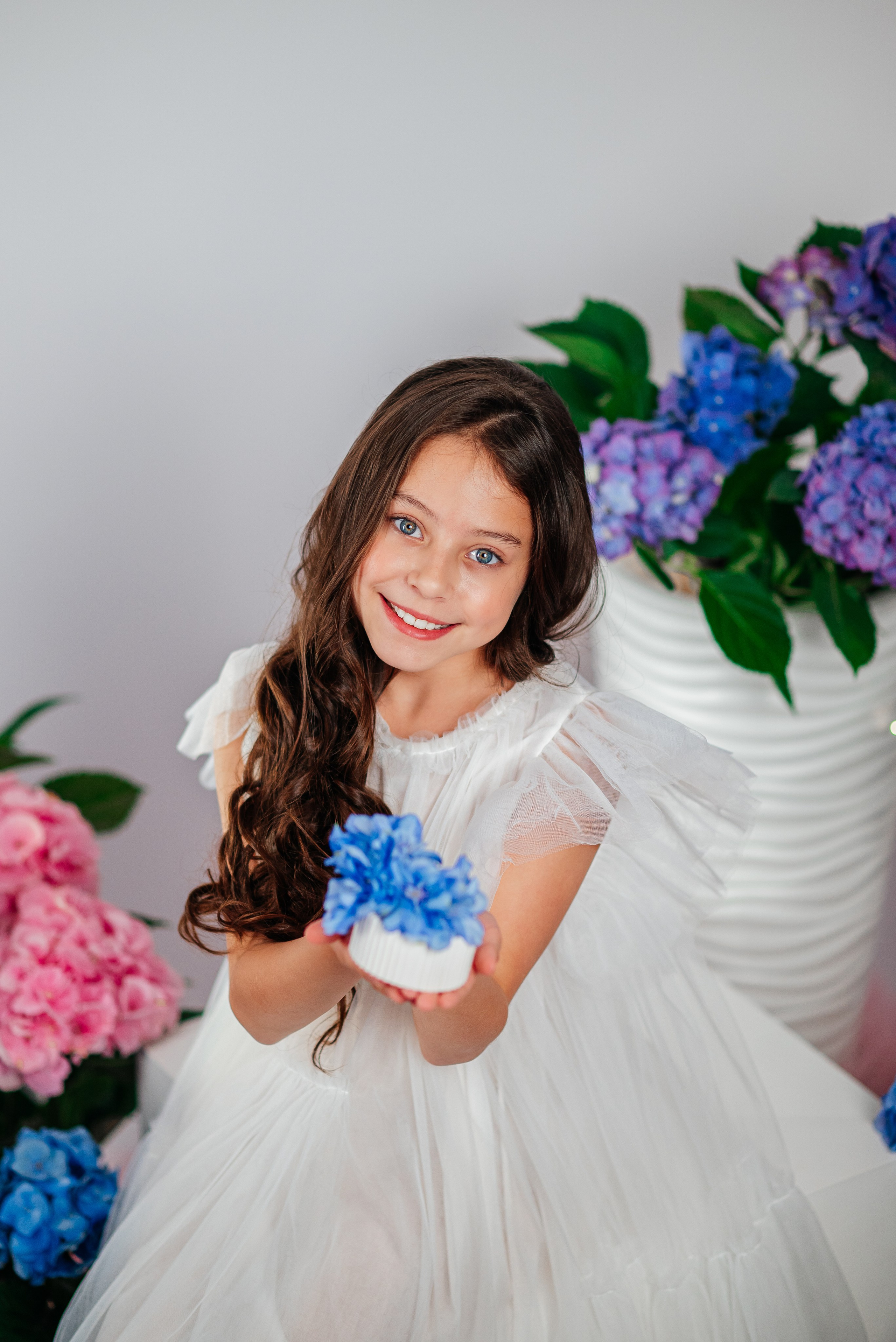 Вероника и гортензии. Семейный фотограф в Краснодаре