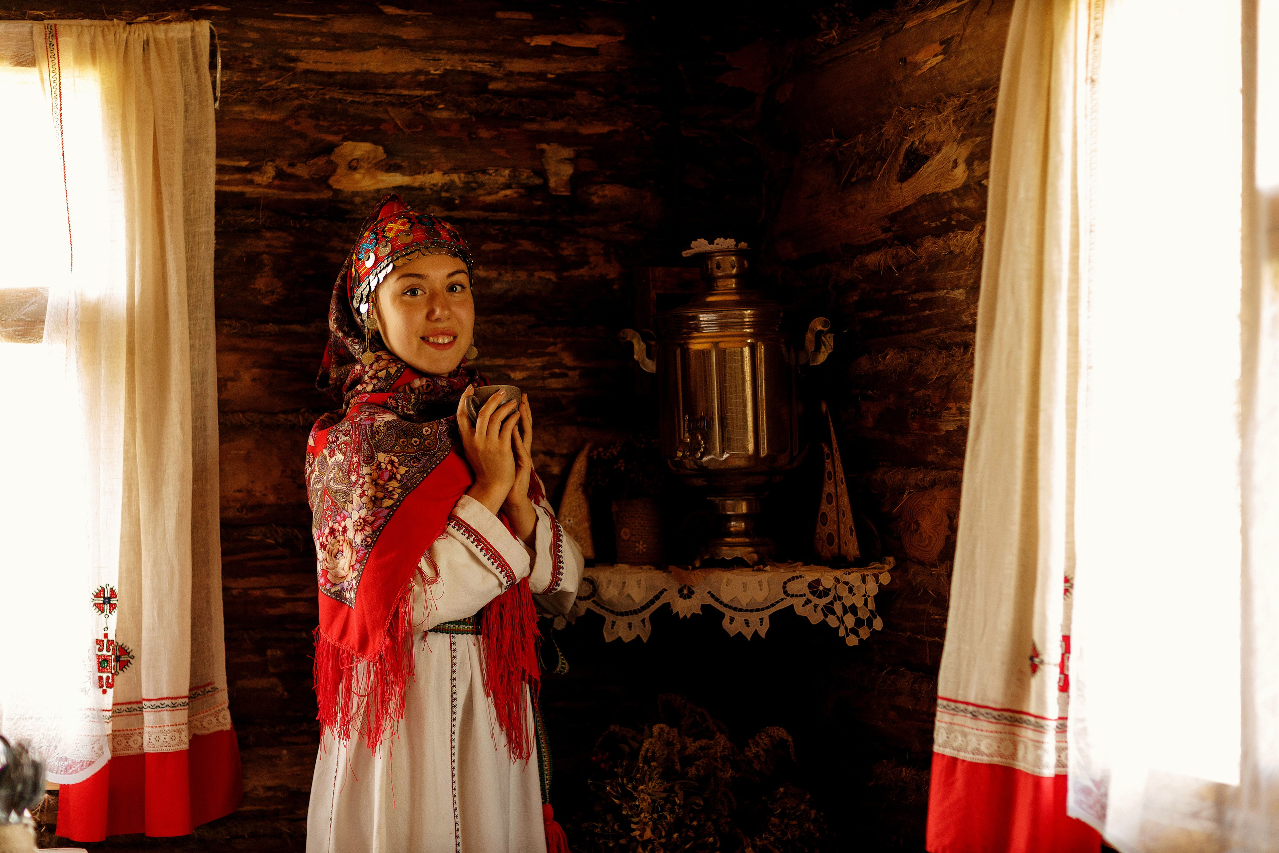 Фотосессия с Аней в этнокомплексе Ясна. Портретный и репортажный фотограф в Чебоксарах Андриян Чаркин