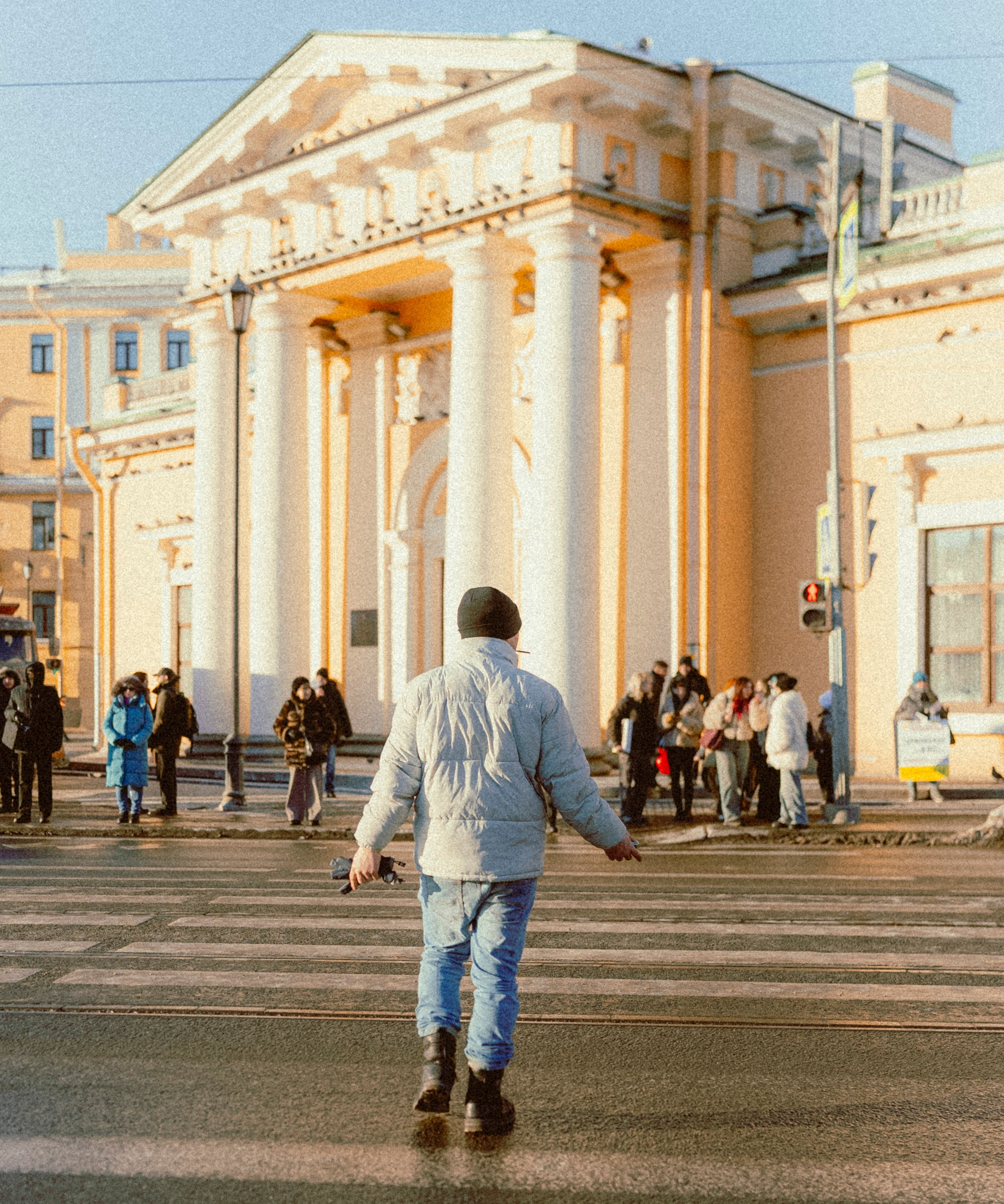2026. Стрит-фотография, полная абсурда, идиотизма и красоты