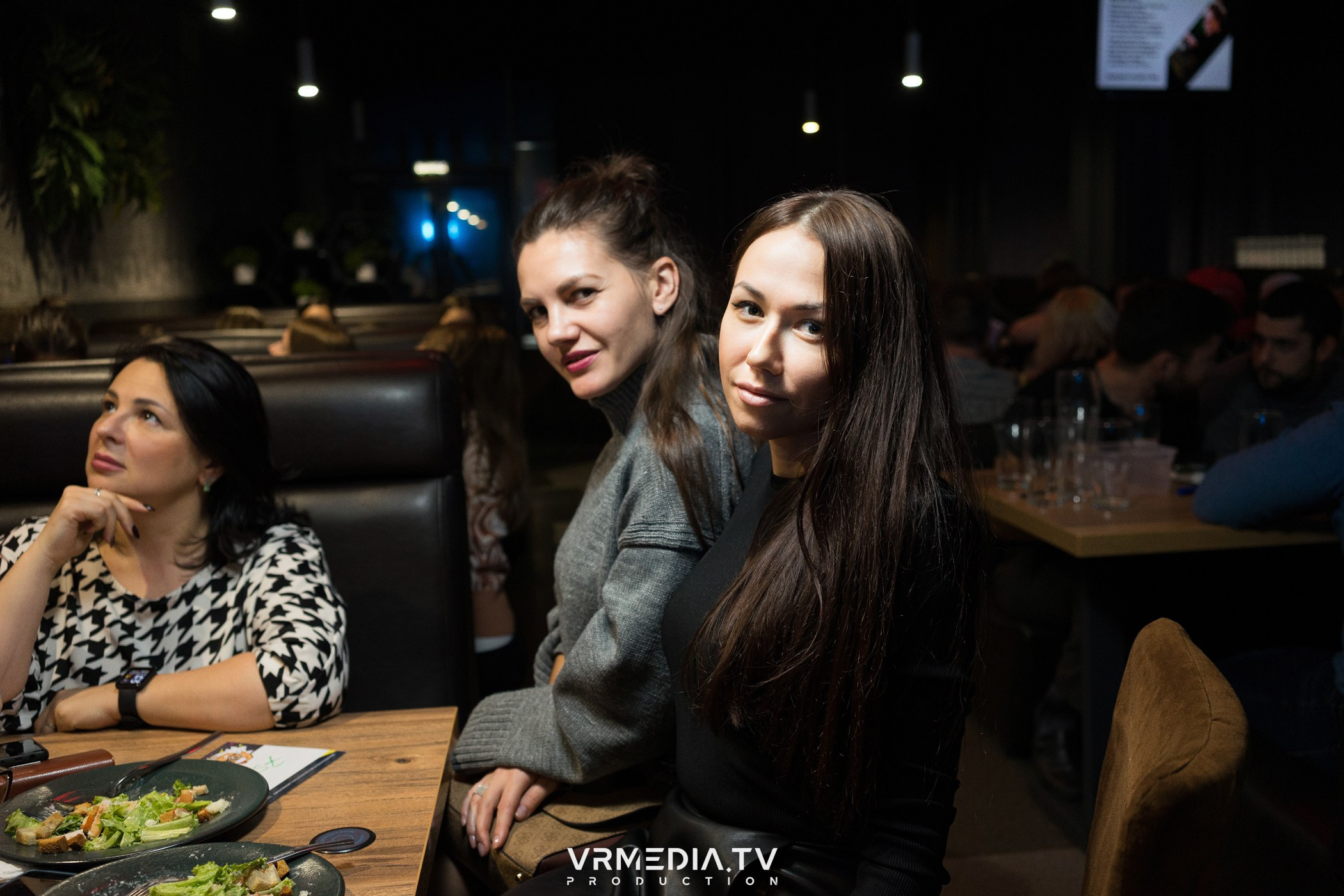 Эйнштейн Party в баре «Друзья»