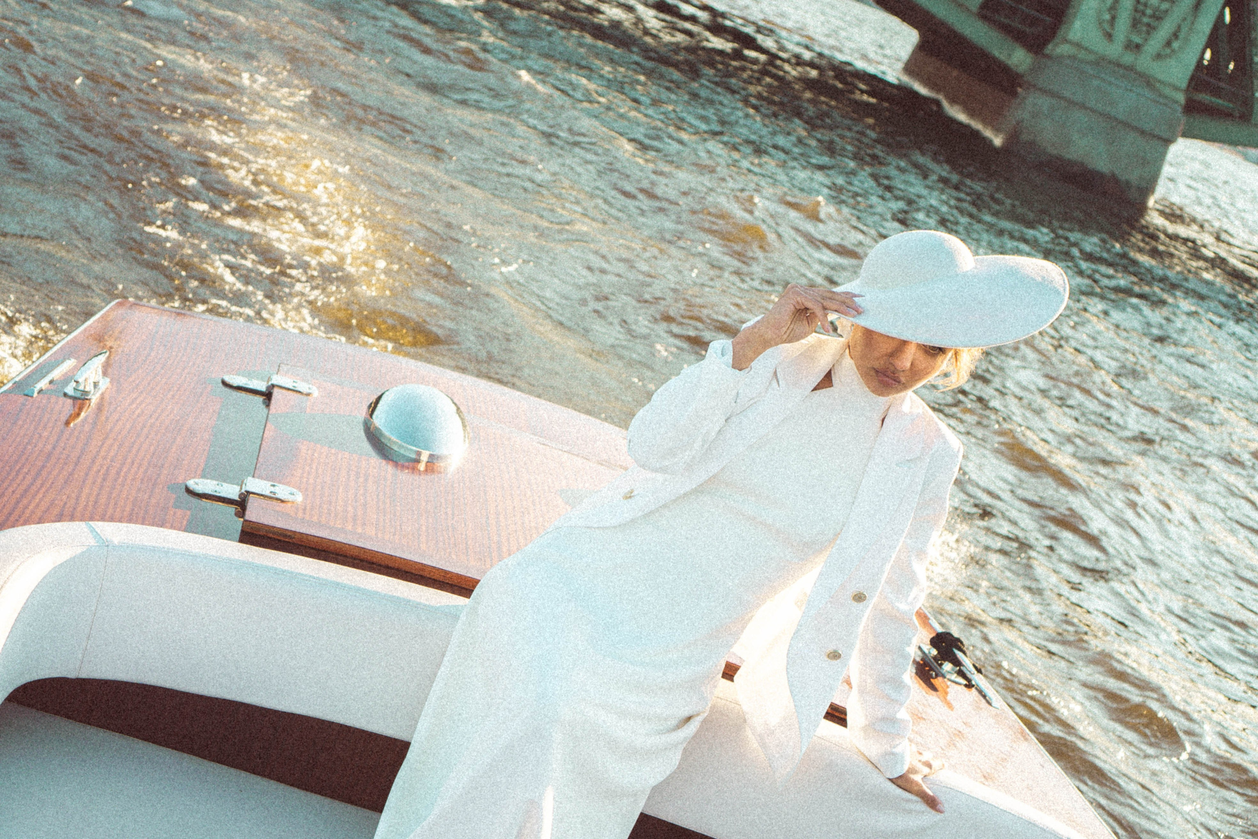 СВАДЕНБНАЯ СЬЕМКА НА КАТЕРЕ ПО КАНАЛАМ САНКТ-ПЕТЕРБУРГА И В АКВАТОРИИ НЕВЫ. Профессиональный фотограф, Санкт-Петербург — Виктория Богомолова