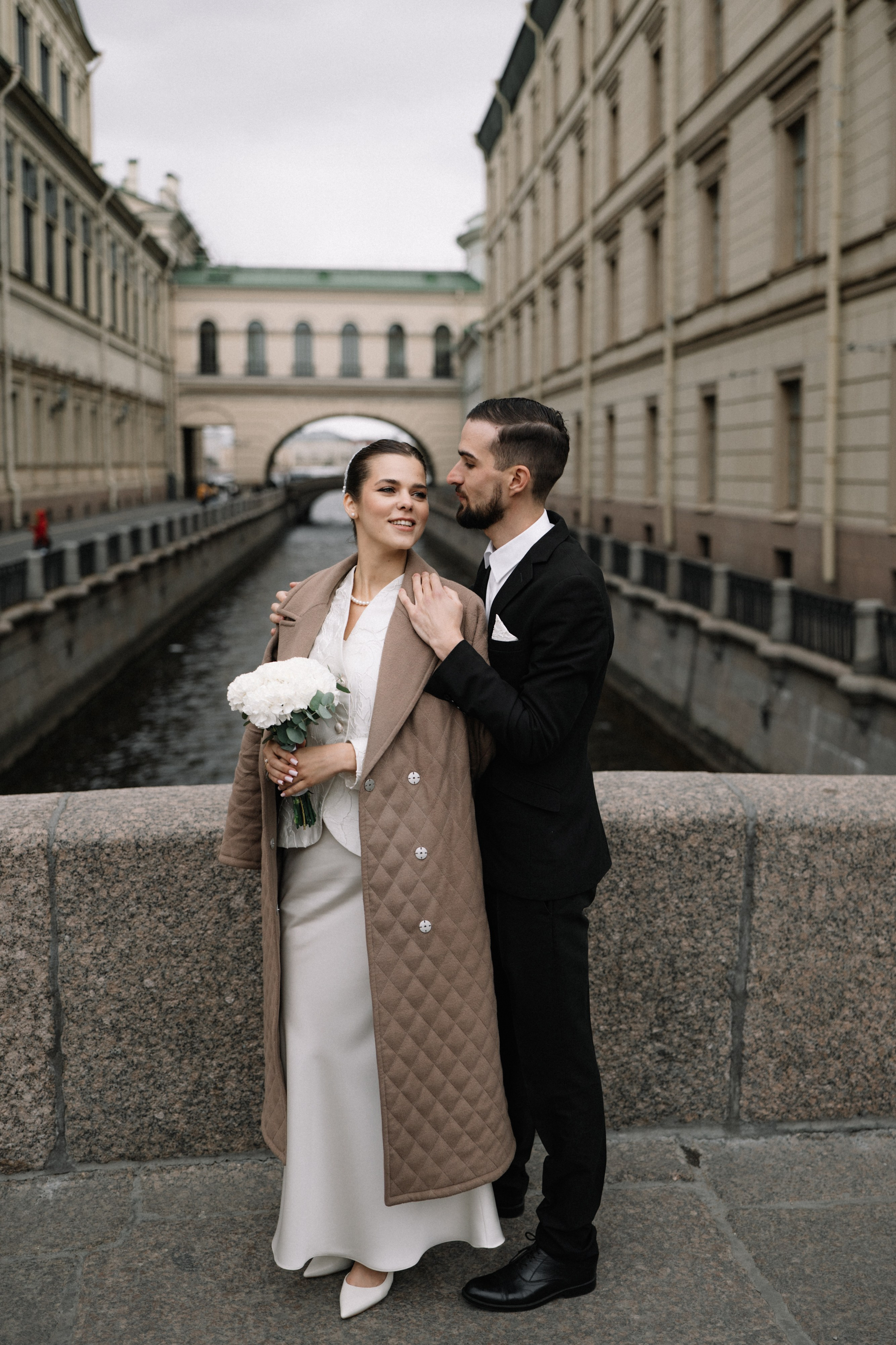Свадебная фотосессия в Апреле в Петербурге. Свадебный фотограф Александр Невский в Санкт-Петербурге