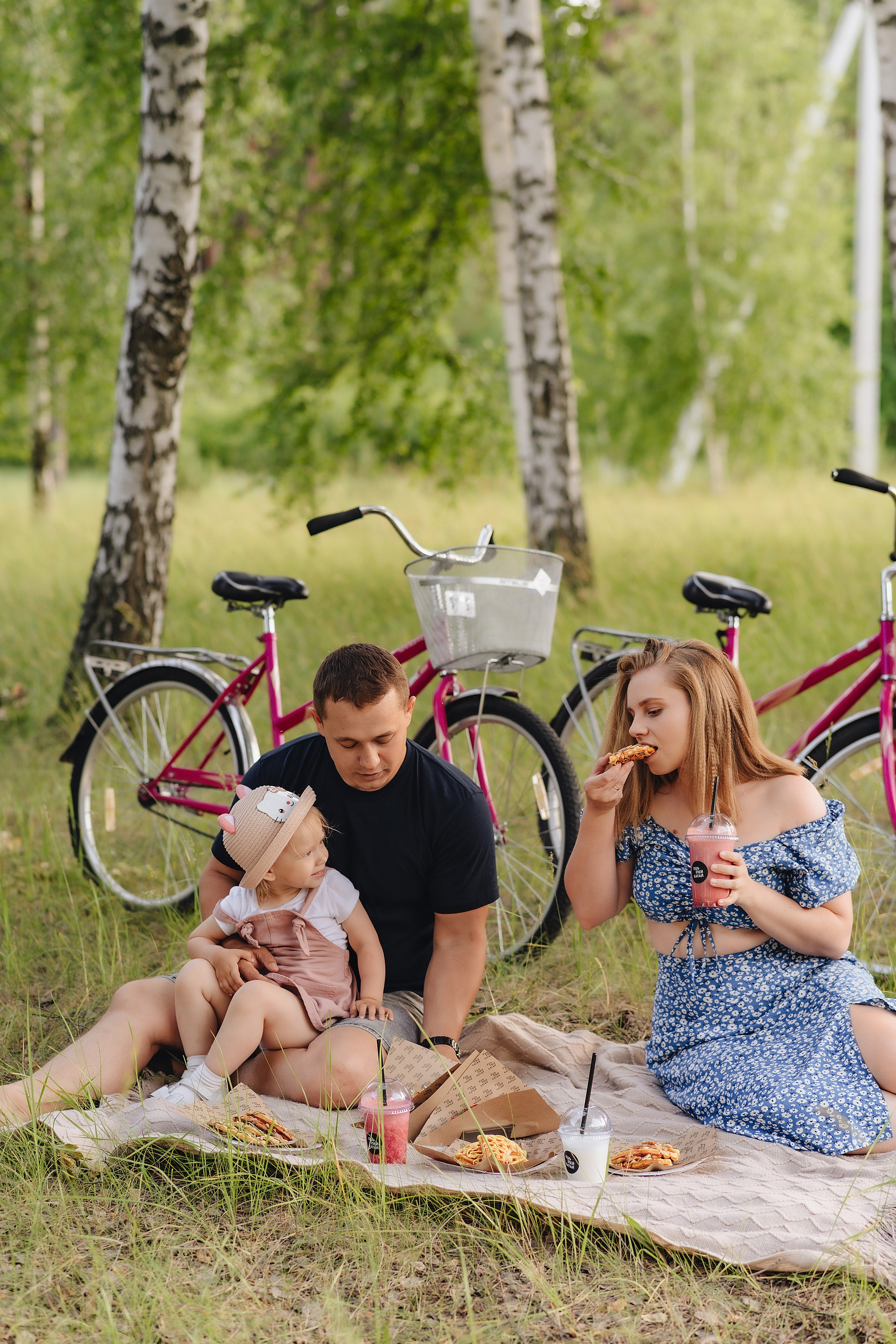 Семейная прогулка | Съемка для кофейни. Фотограф Карина Шмулёва. Воронеж и область