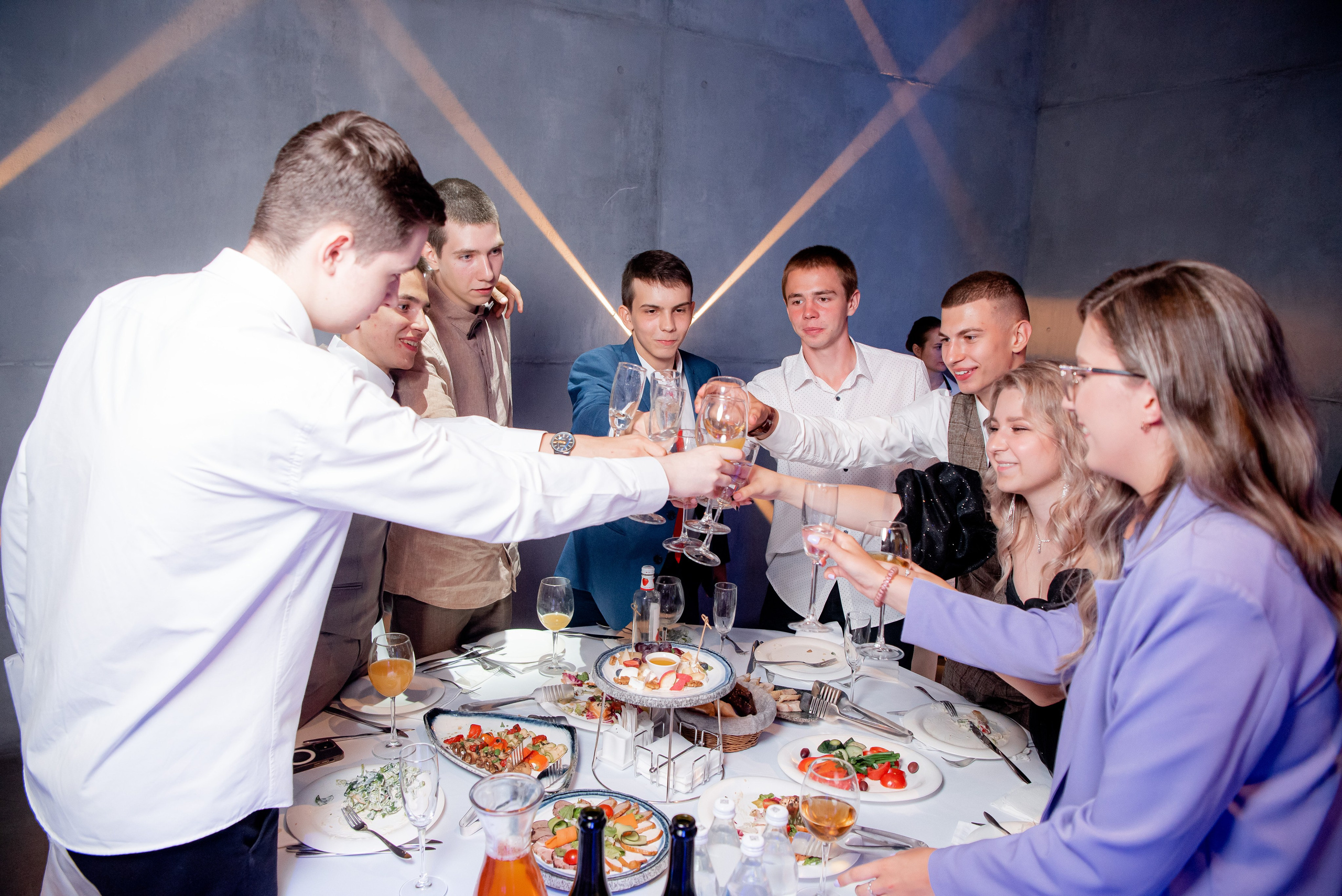 140 Школа. Вручение и Банкет. Сити Холл. Фотограф в Волгограде и Волжском Александр Горбань