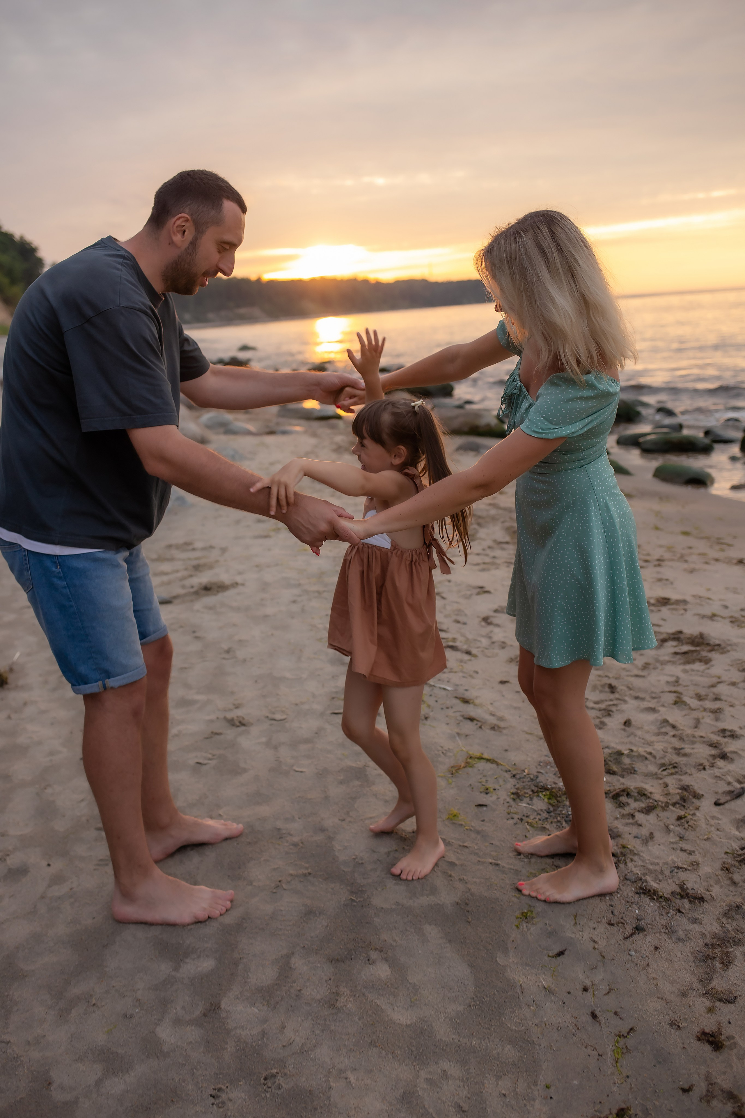 Есеня, Леня и Аня. Закат в Куликово. Фотограф в Калининграде Решетникова Алина