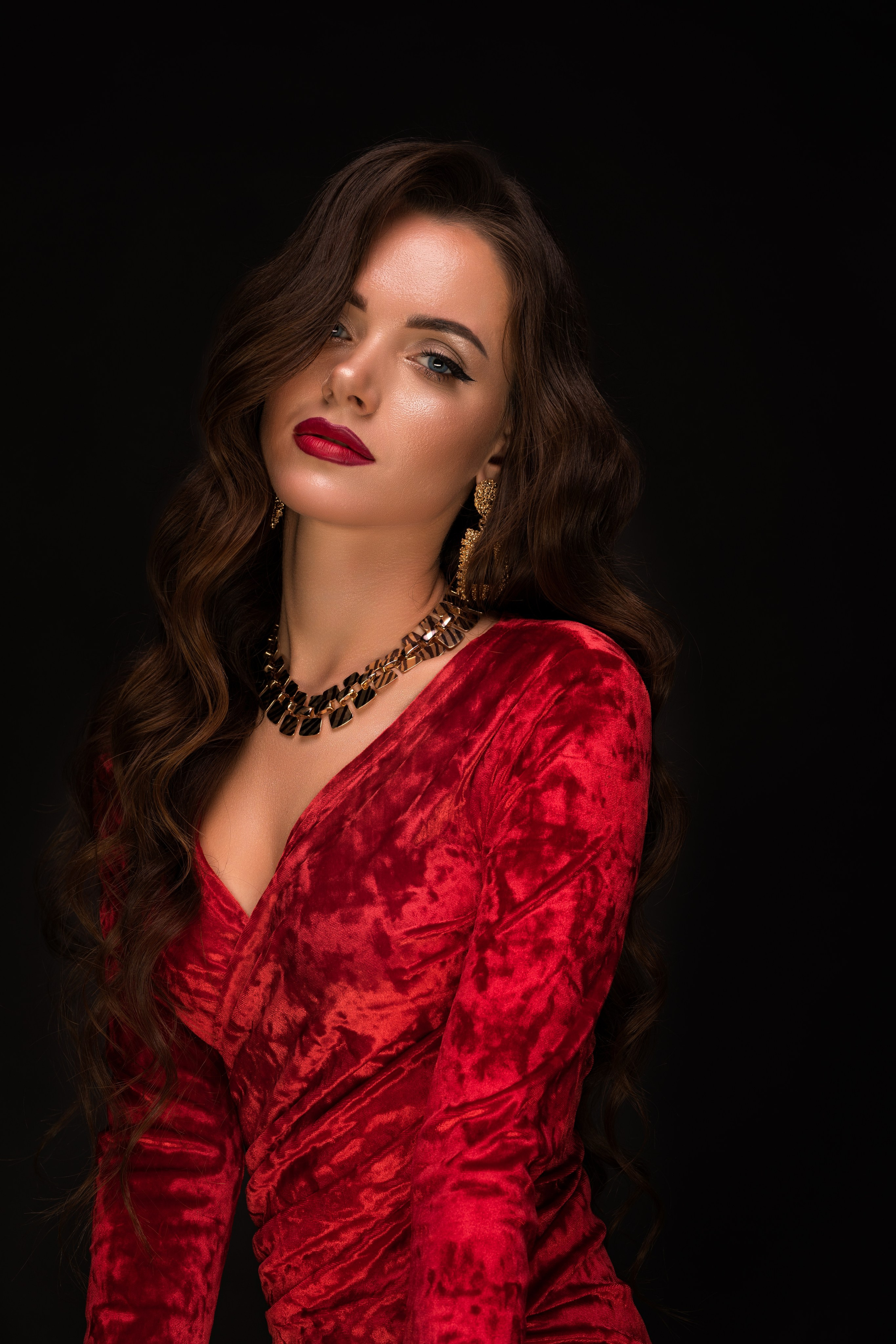 Студийная съемка с Екатериной в красном платье для «себя»