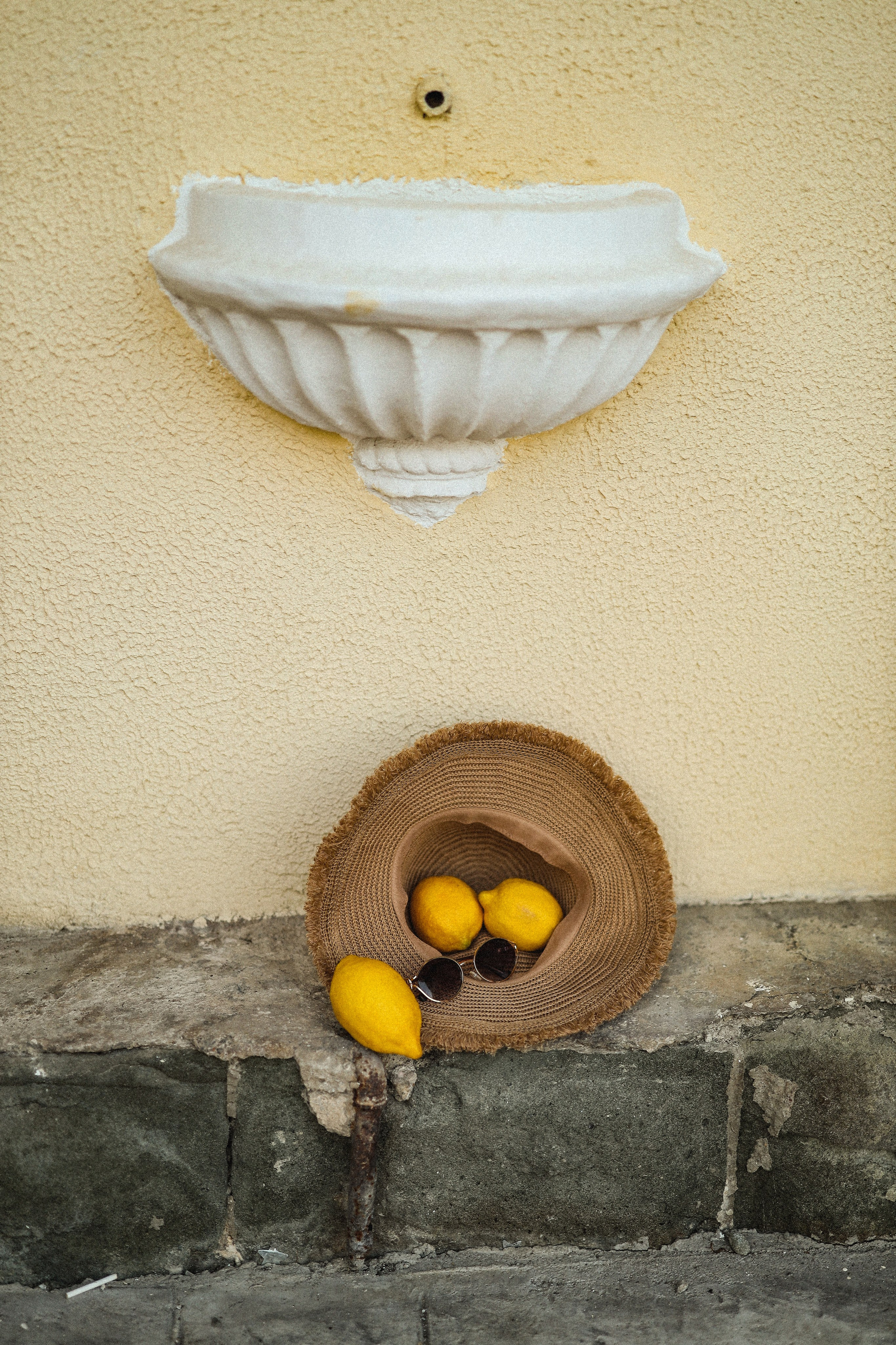 Фотосессия на улочке Сухума для Анастасии. Свадебный и семейный фотограф в Абхазии Жанна Соснина