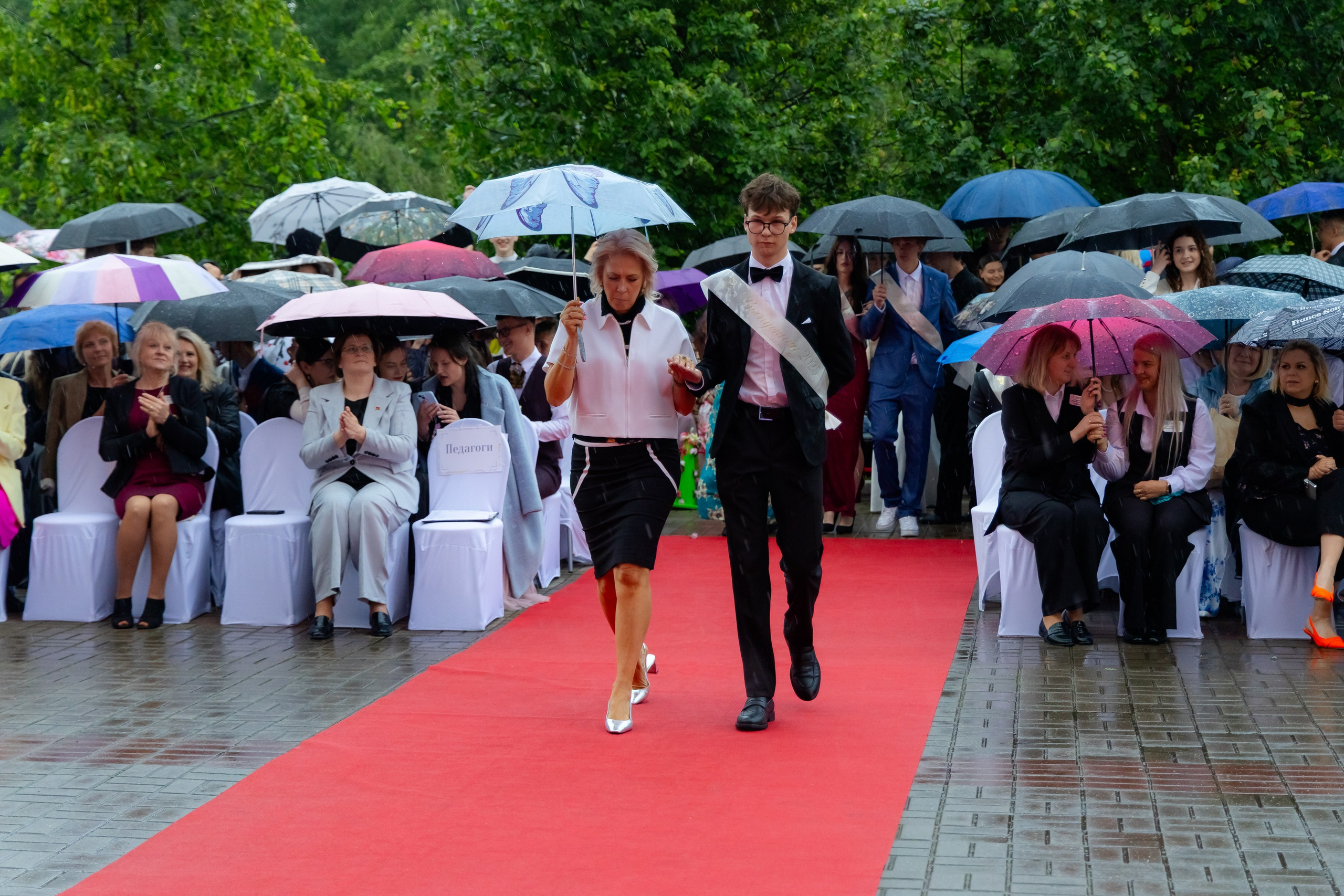 Школьный выпускной 2025 год в Минске, Беларуси. Свадебный фотограф в Минске/Беларуси Сергей Спиридонов