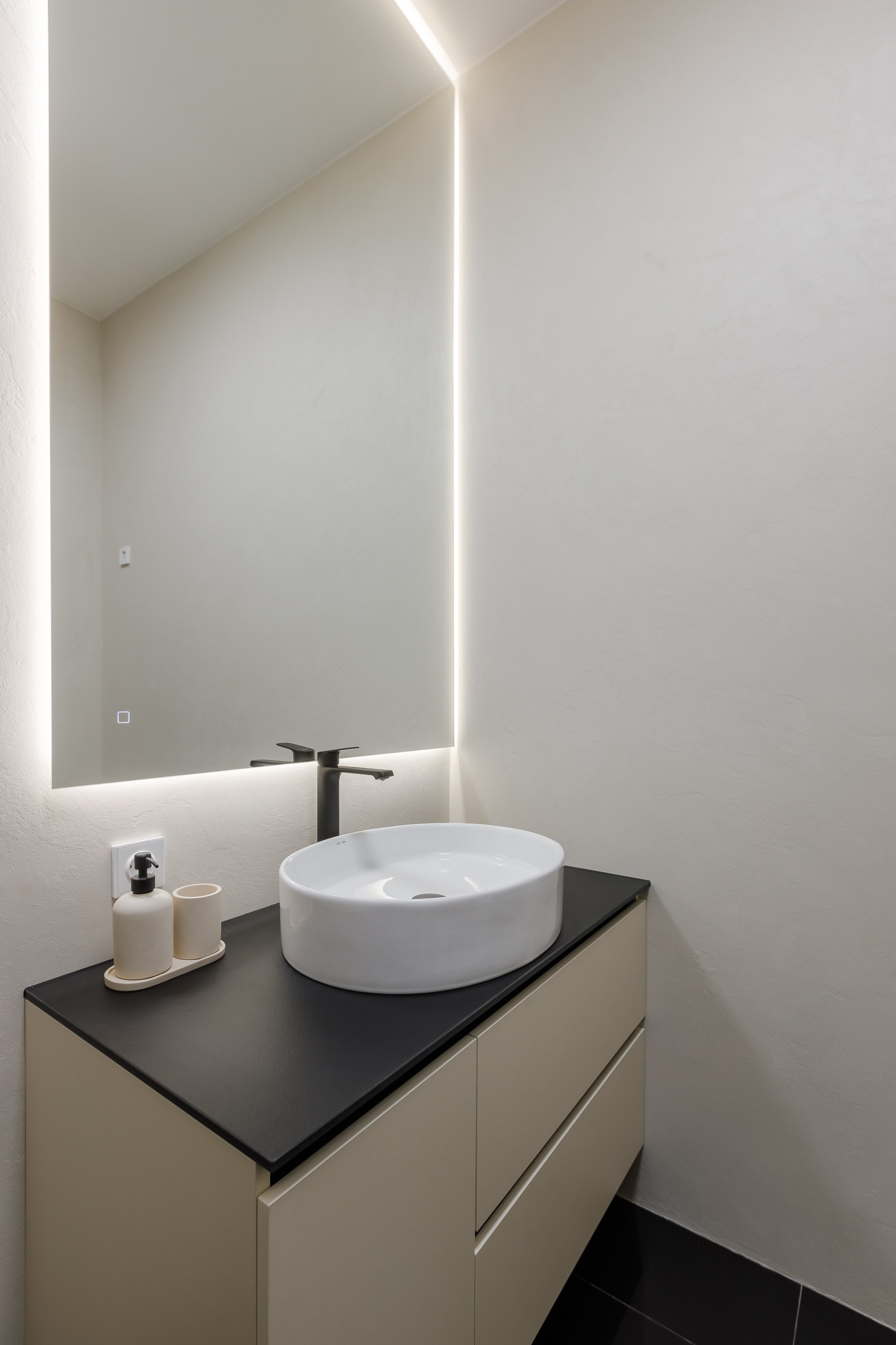 Бежевая квартира в Аэробусе. Интерьерный фотограф в Москве Роман Потапов