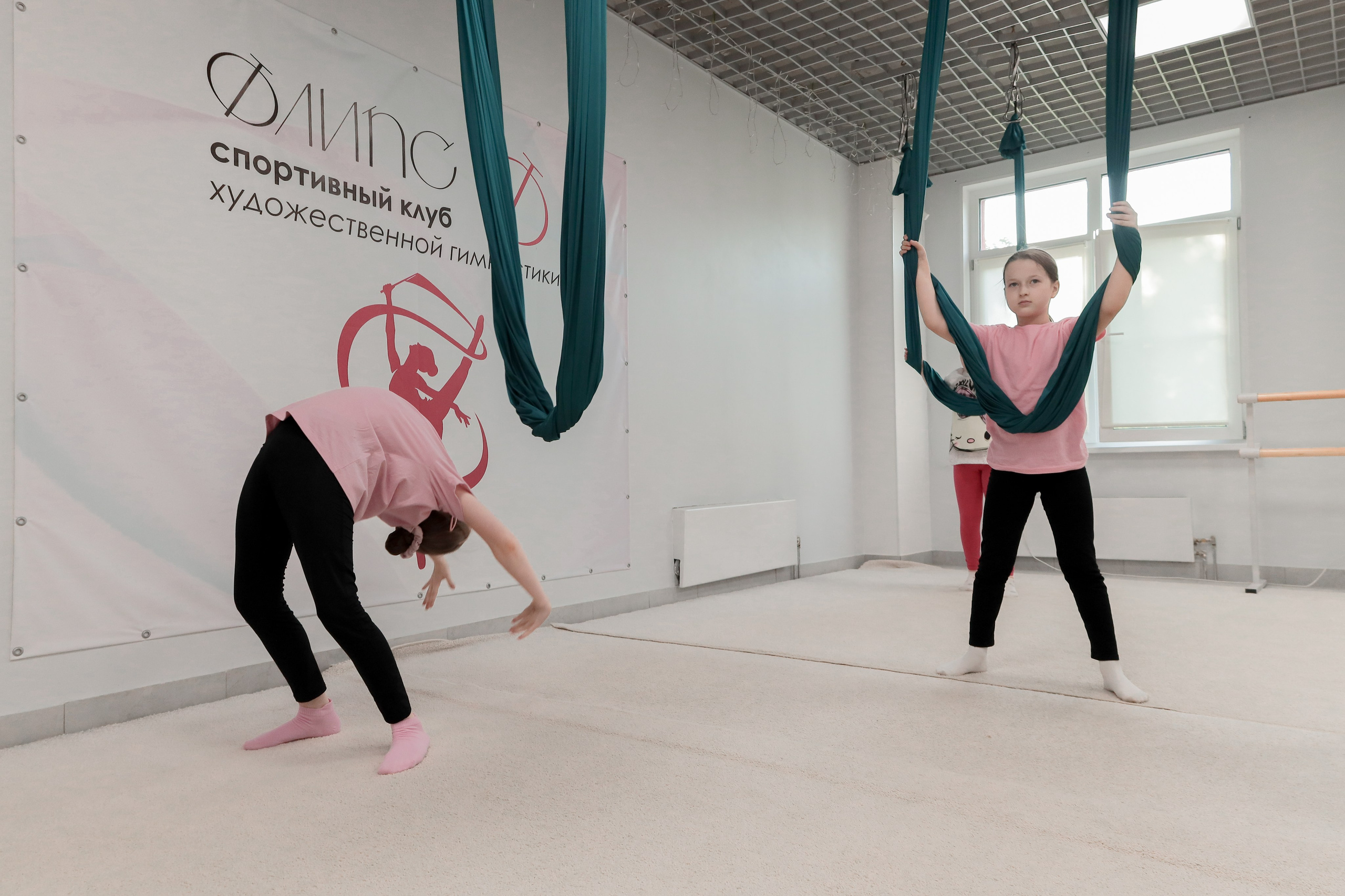 Детская аэройога. Фотограф Надршина Лилия