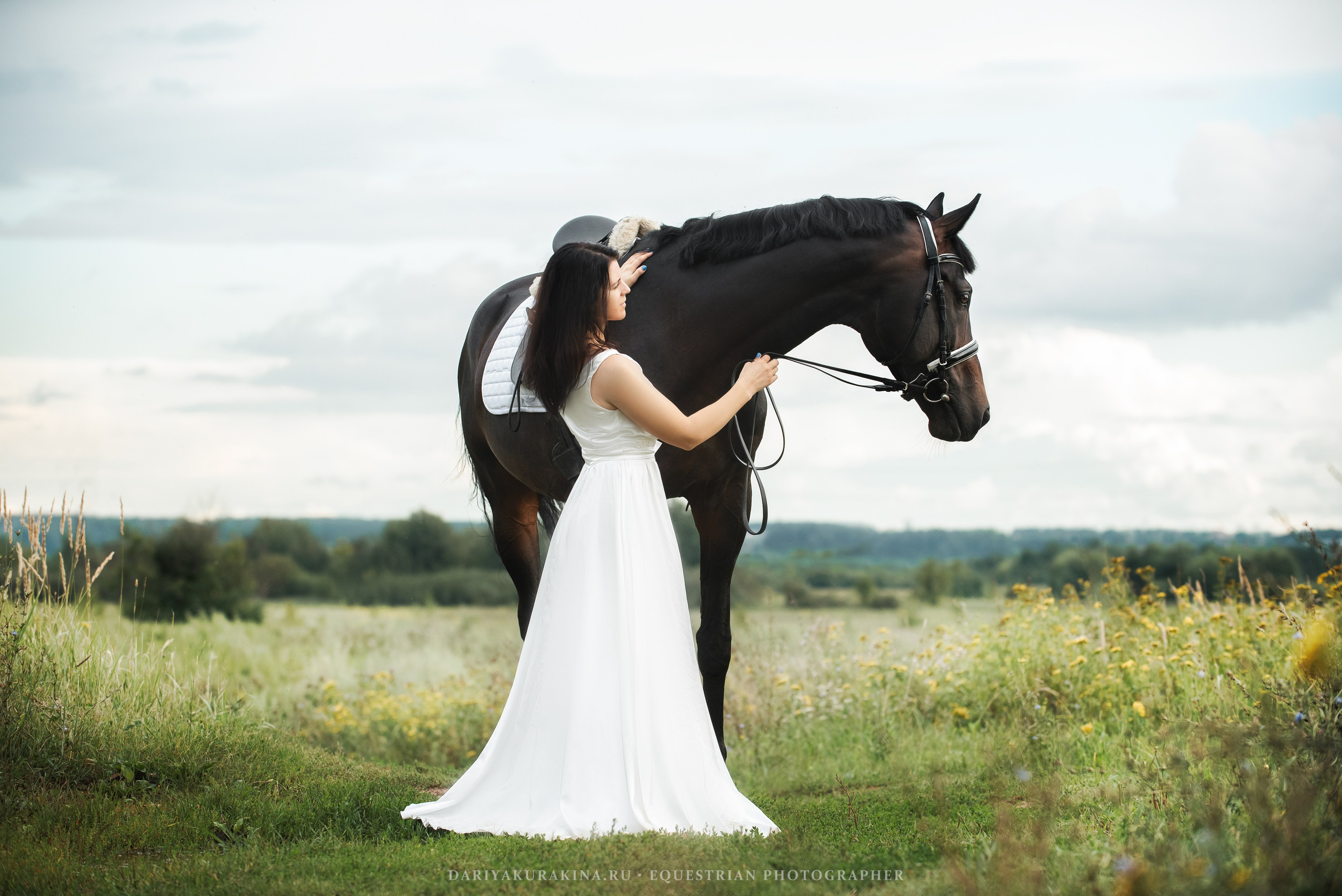 Юля и Декупаж — Поле. Конный фотограф Куракина Дарья • Фотосессии с лошадьми