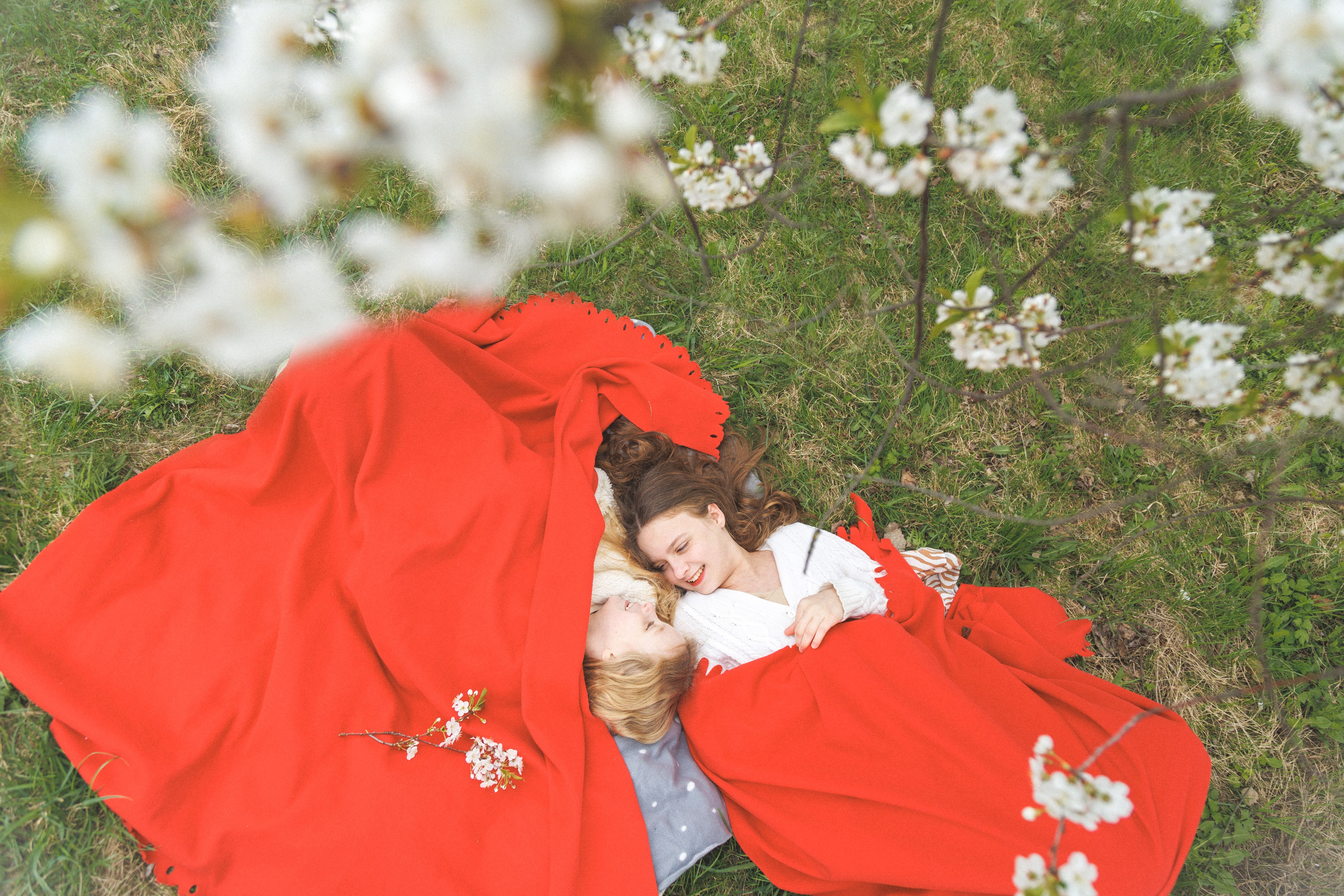Семейная фотосессия в цветении Москва. Семейный фотограф в Москве Влада Лунина