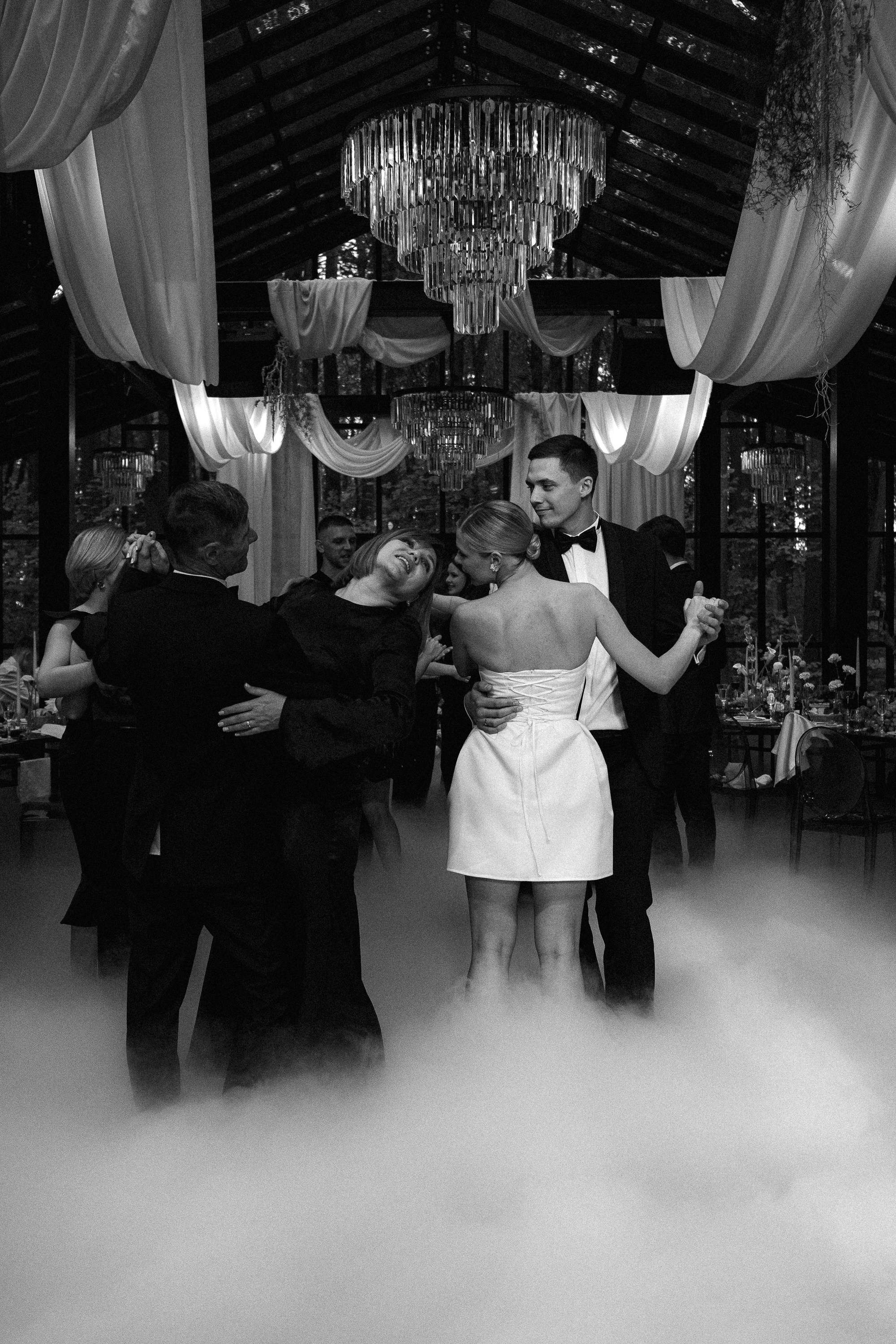 Love is all Around. Сентиментальная свадебная фотография