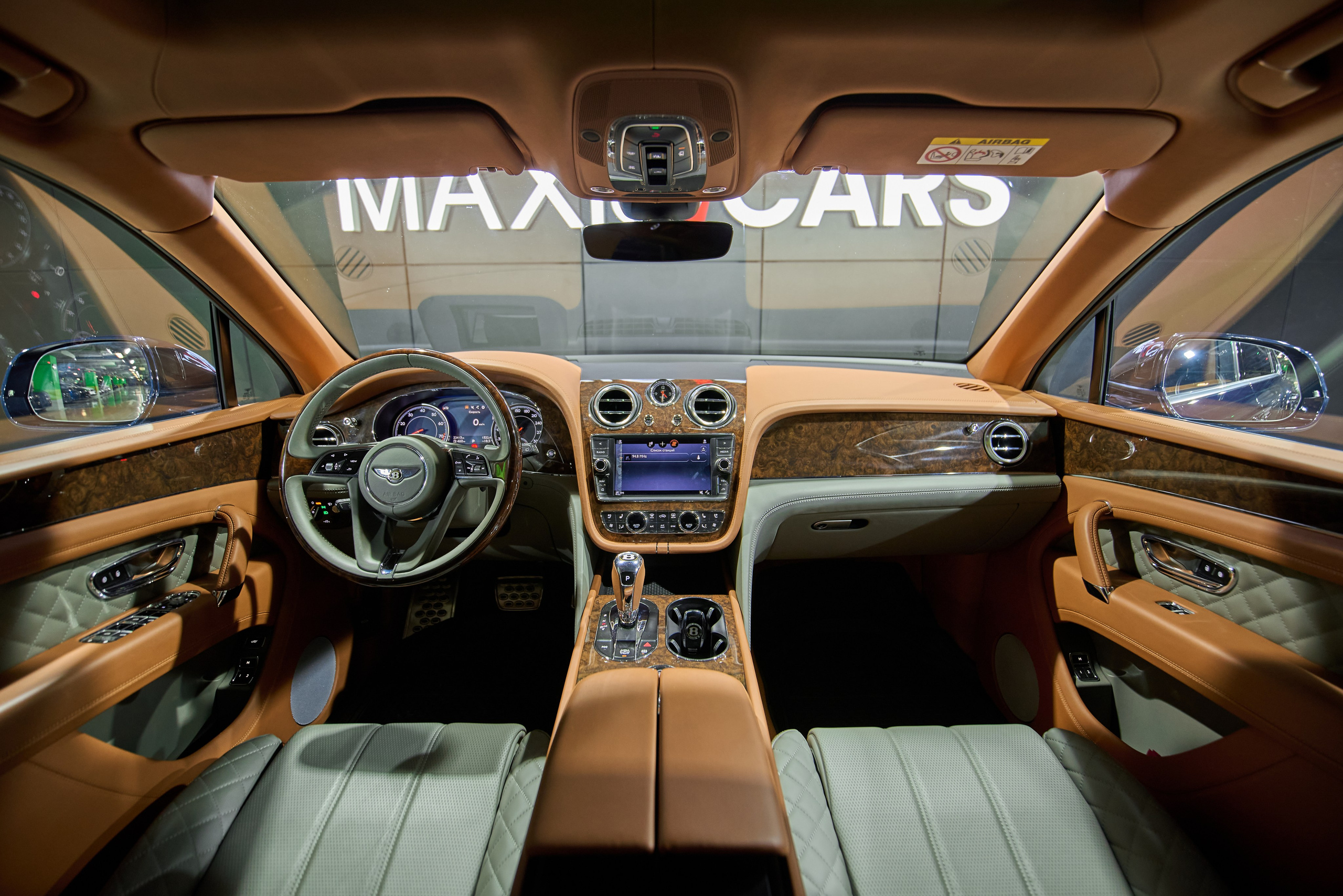 Фотосъёмка салона Bentley Bentayga с передних сидений