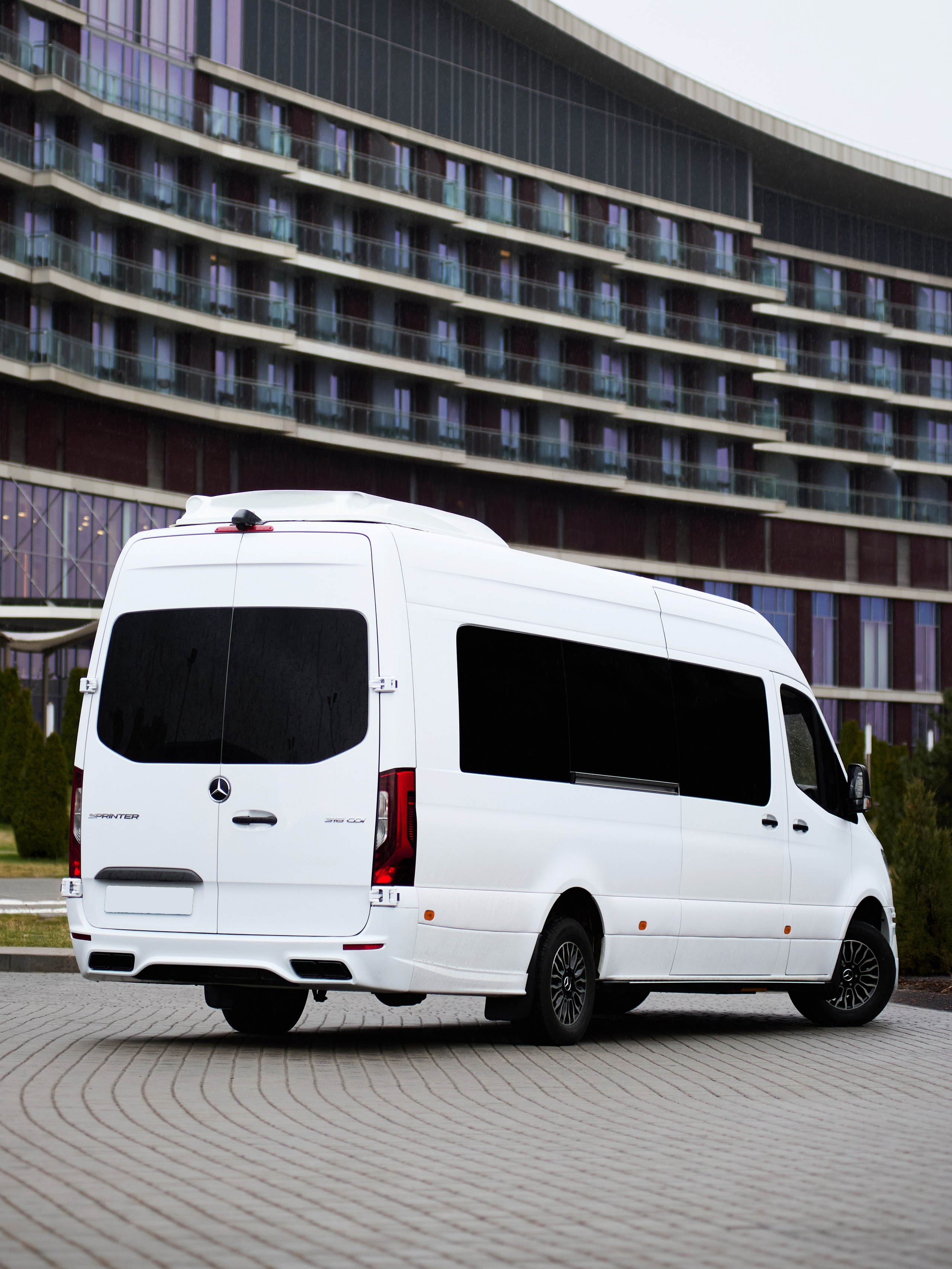 Mercedes-Benz Sprinter тюнинг, задний левый ракурс у современного комплекса