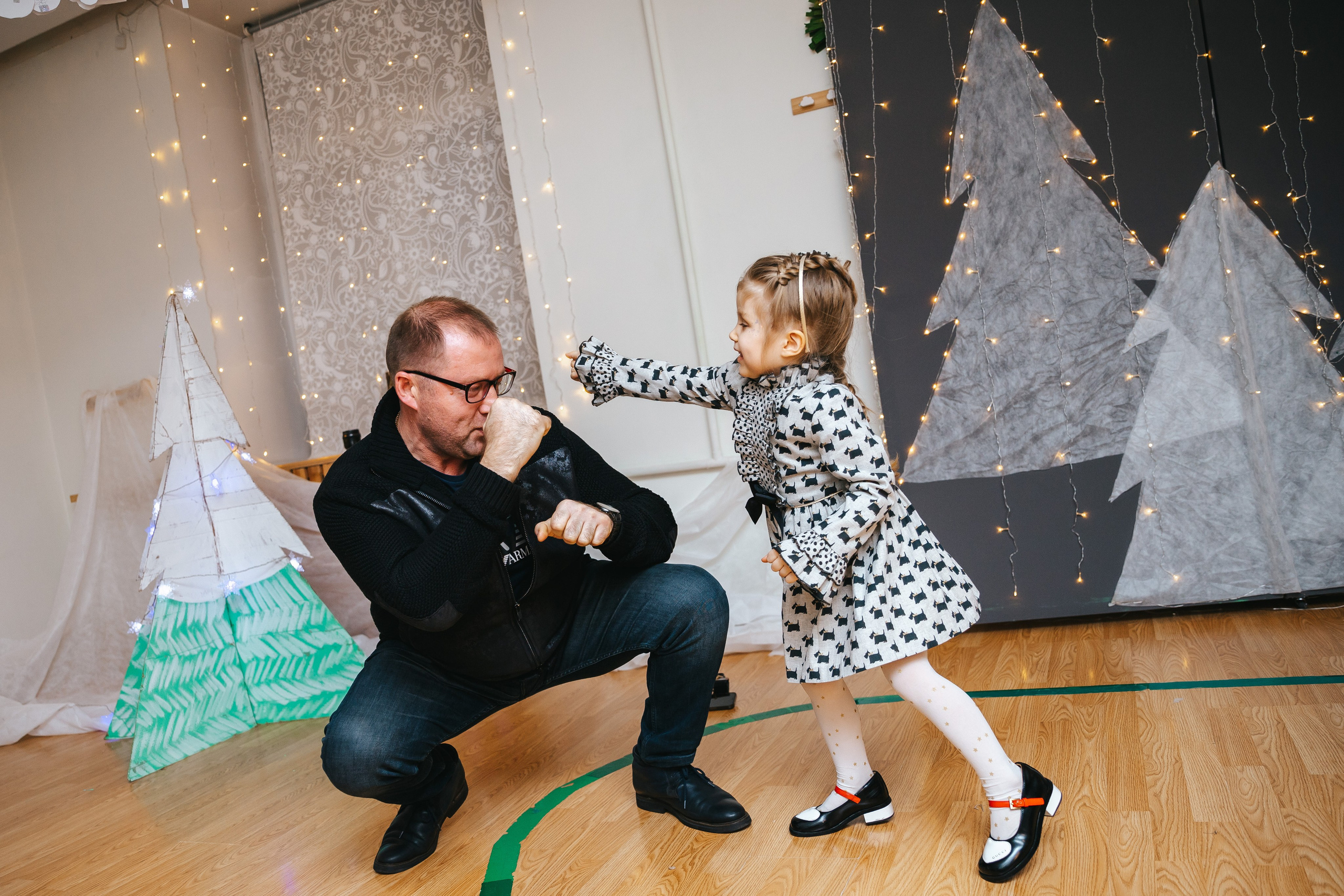 Новогодний утренник в Монтессори-садике. Семейный lifestyle фотограф в Санкт-Петербурге Людмила Пахомова