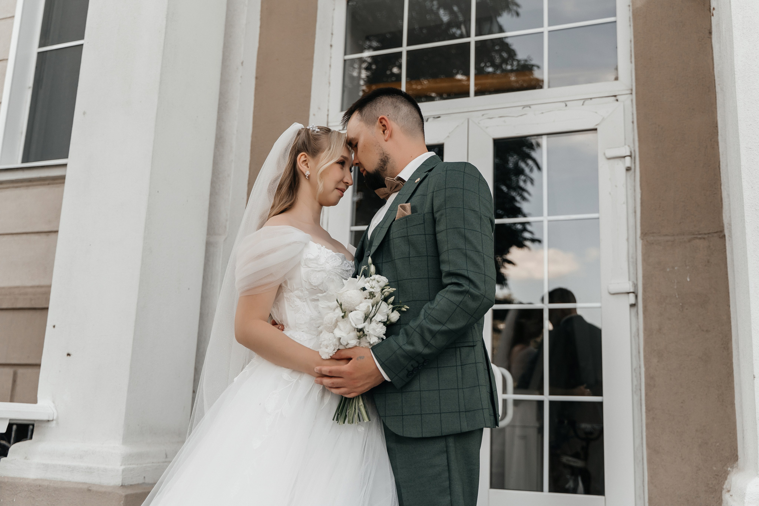 Свадебная прогулка. Свадебный фотограф видеограф Чебоксары