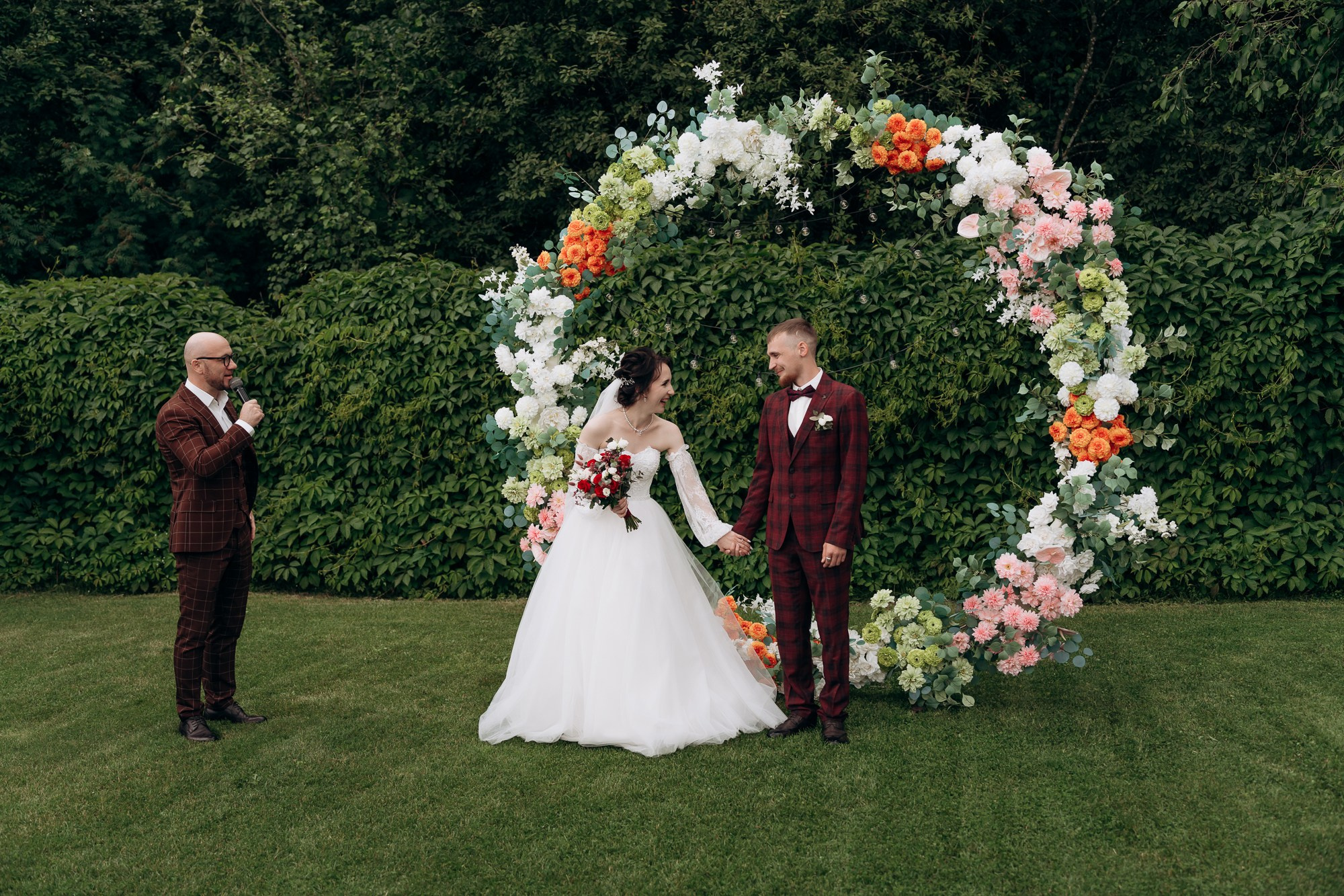 Свадебная фотосессия летом с выездной регистрацией. Свадебный и репортажный фотограф в Ярославле Евгений Сальников