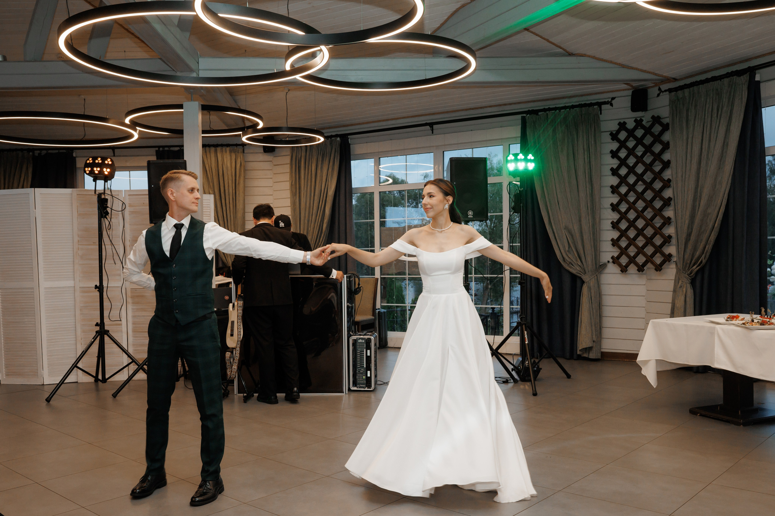 Регистрация в отеле Fish Point, ЗАГС Бутово, прогулка в Остафьево. Свадебный и репортажный фотограф (Москва, Королев и другие)