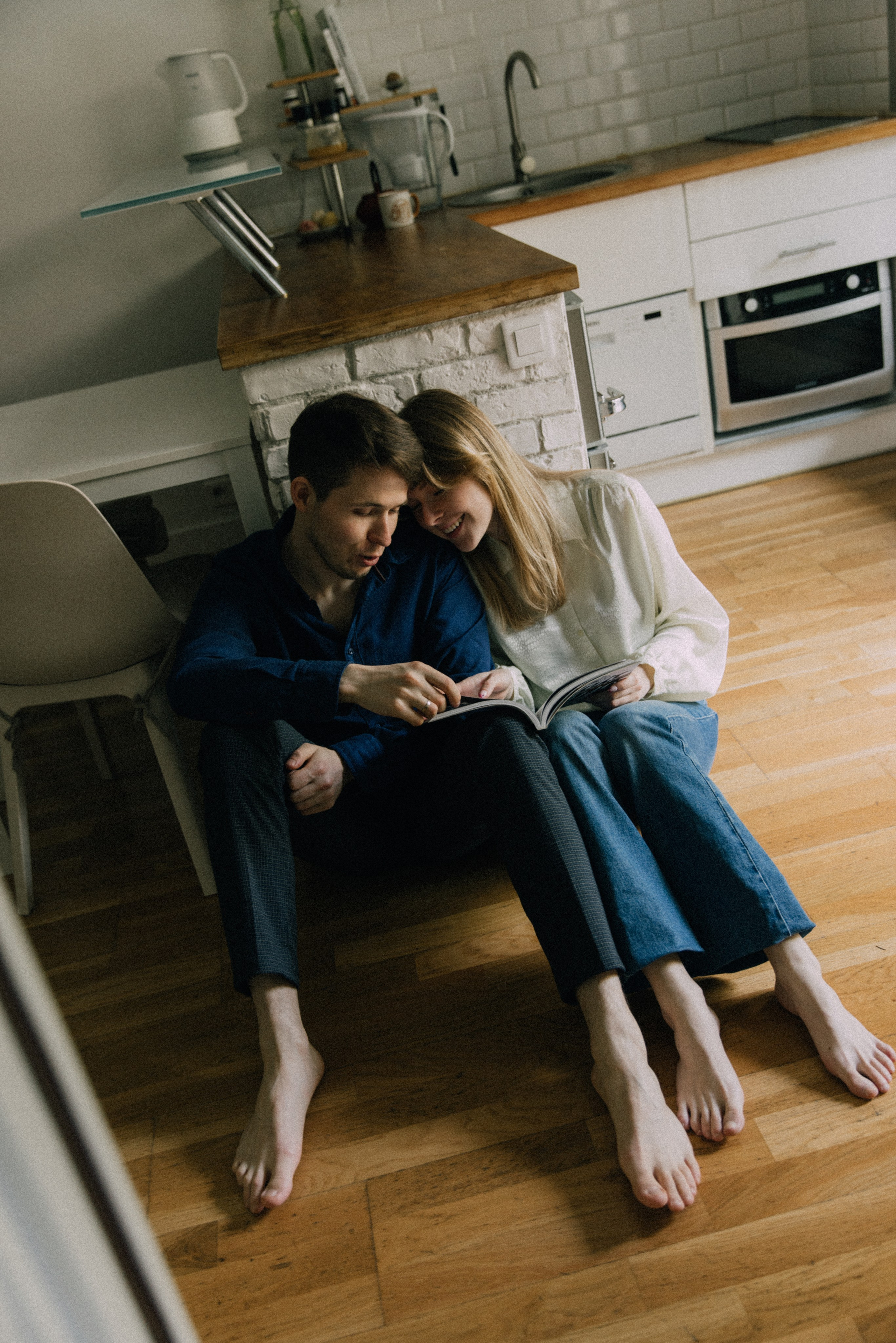 Love comes in the spring. Photographer in Paris