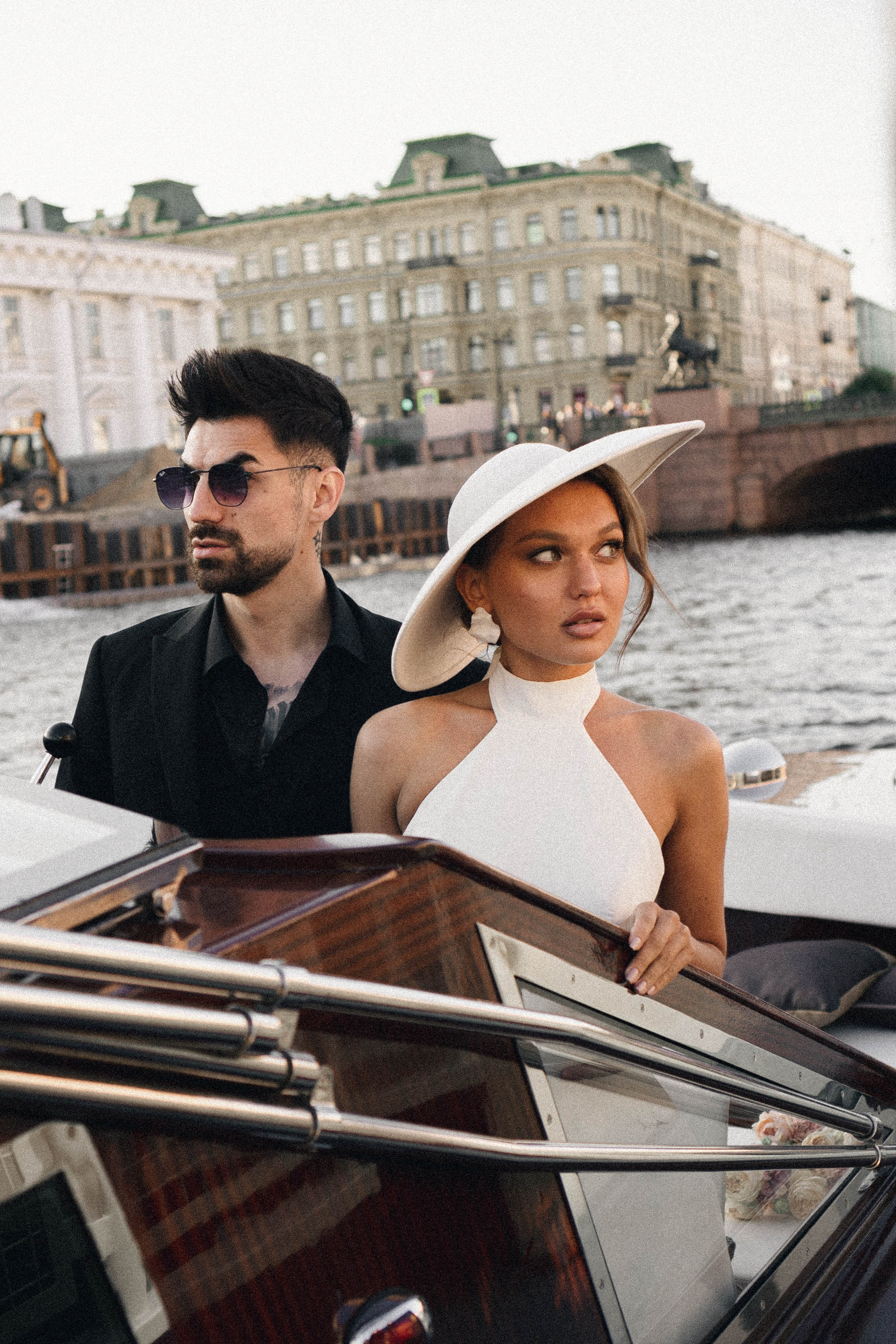СВАДЕНБНАЯ СЬЕМКА НА КАТЕРЕ ПО КАНАЛАМ САНКТ-ПЕТЕРБУРГА И В АКВАТОРИИ НЕВЫ. Профессиональный фотограф, Санкт-Петербург — Виктория Богомолова