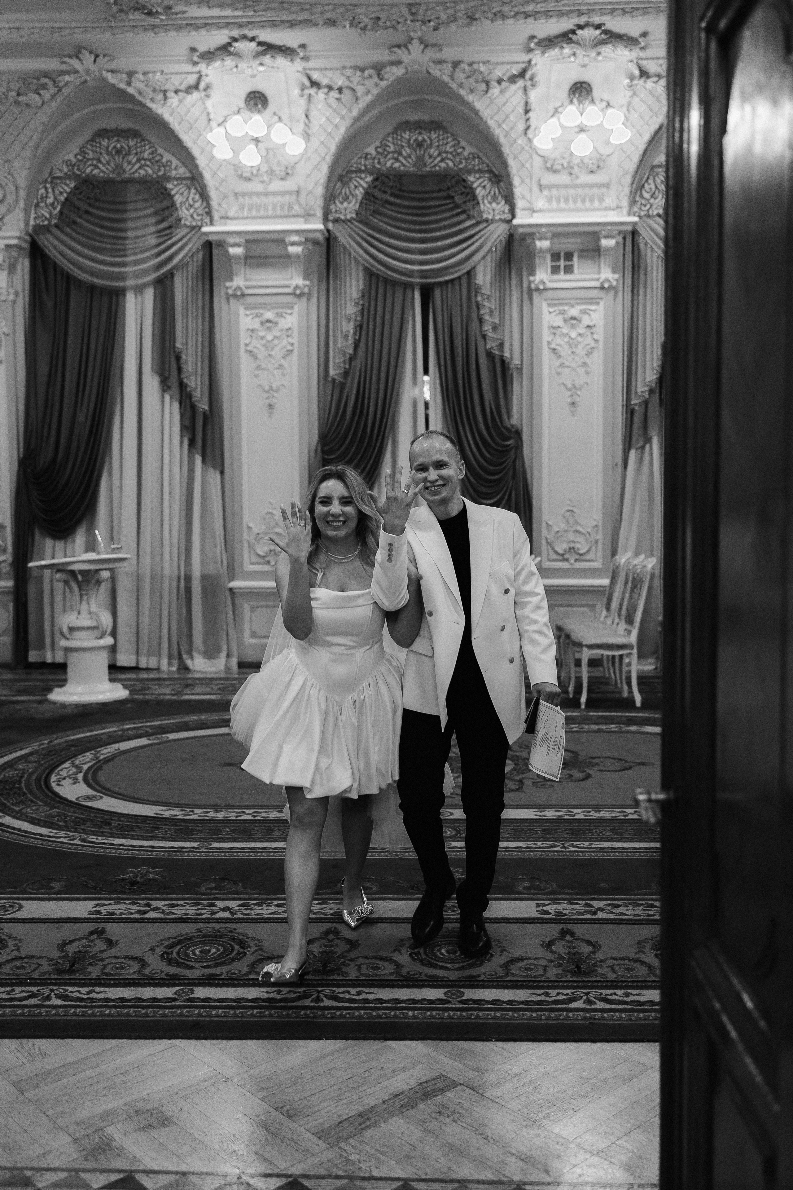 Когда я впервые увидел тебя, этот смех, ты мне напомнила по-моему сразу всех. Свадебный фотограф в Санкт-Петербурге Баженова Алина